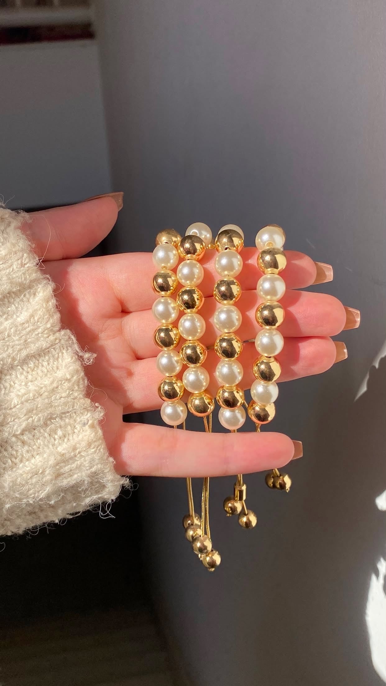 Pearls and gold beads bracelet