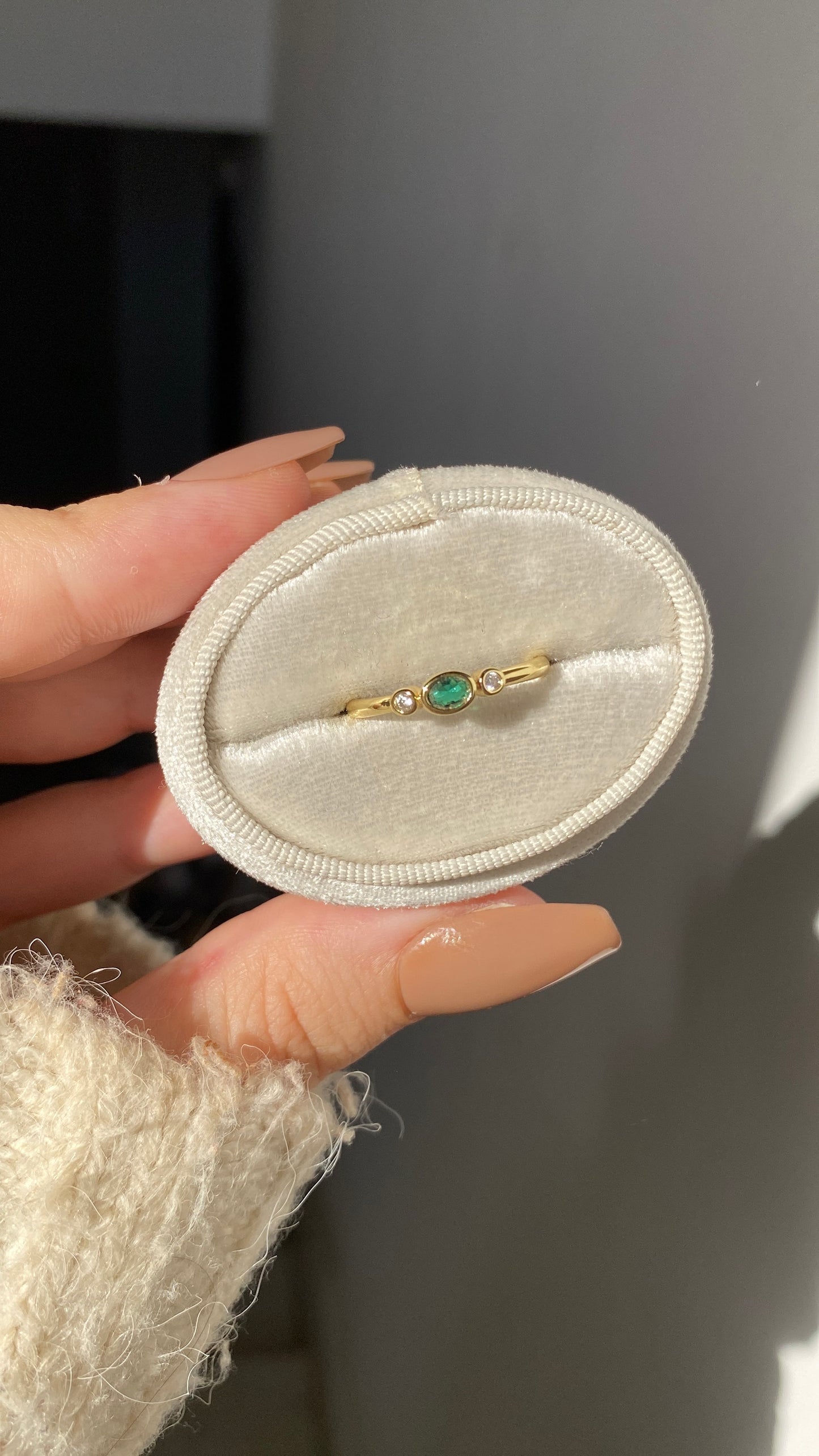 Round emerald ring