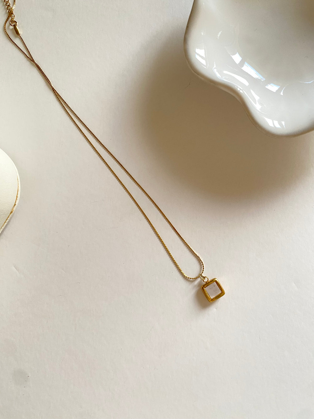 Slim square necklace