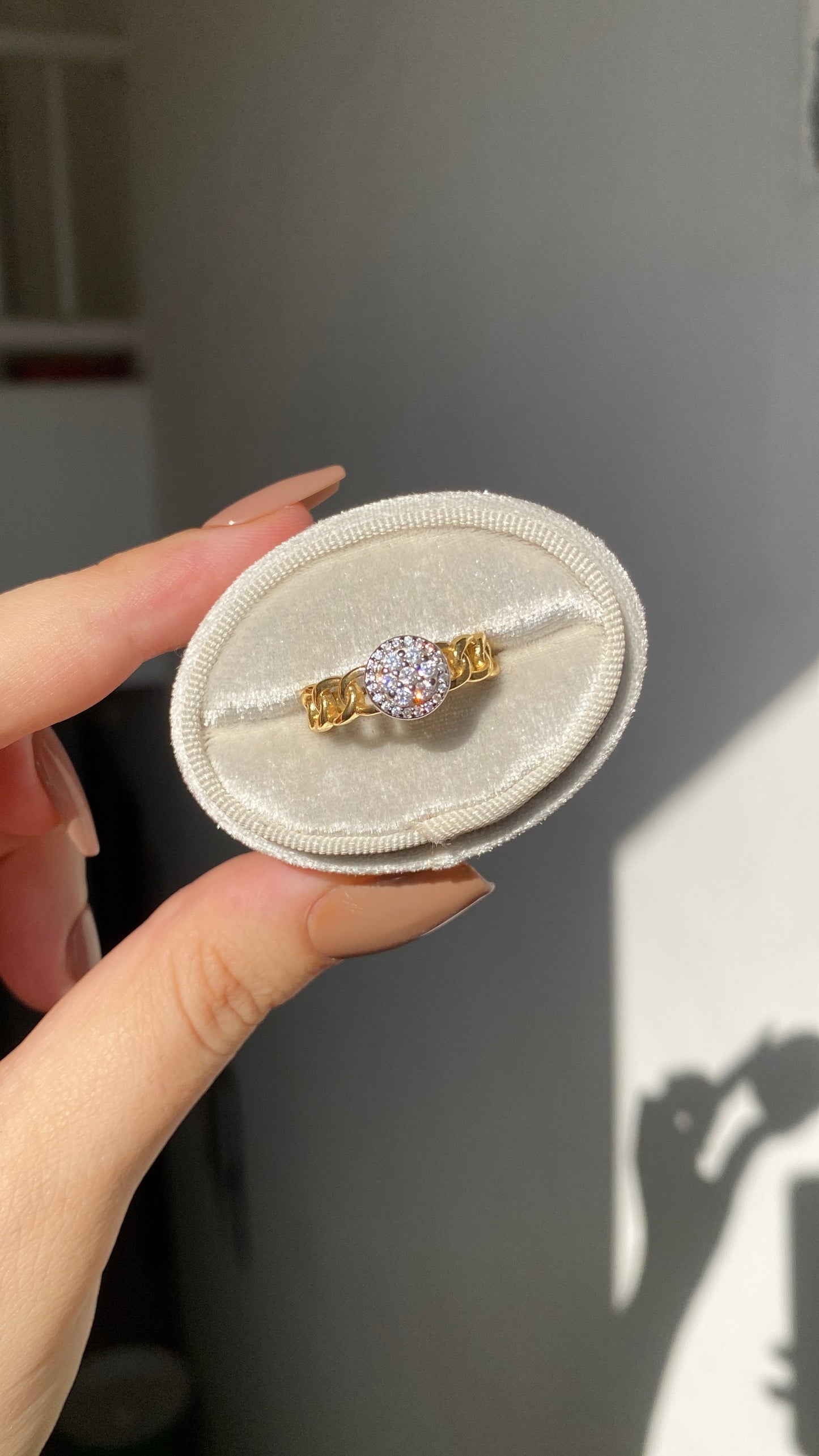 Round stone chain ring