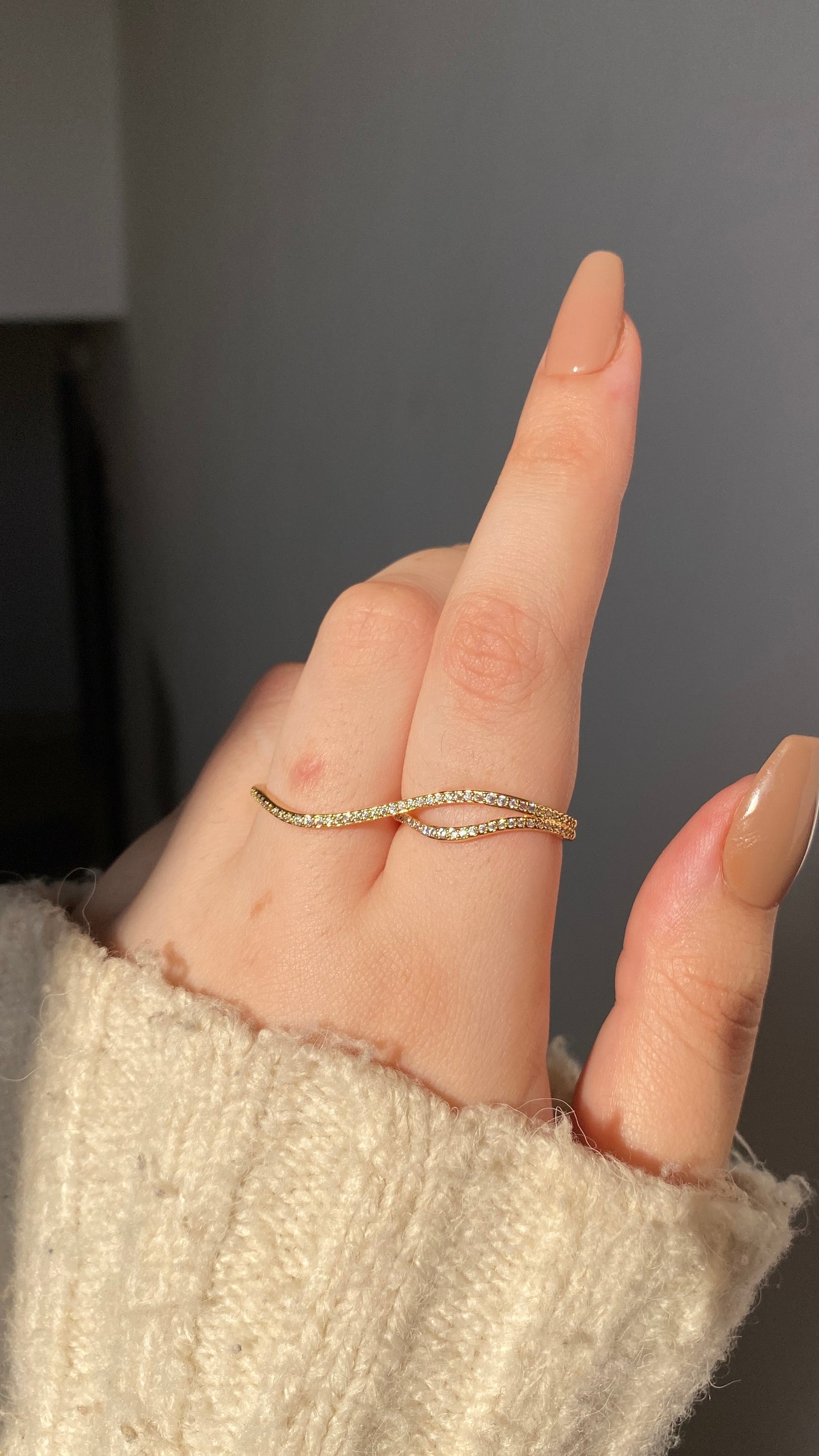 Wavy ring
