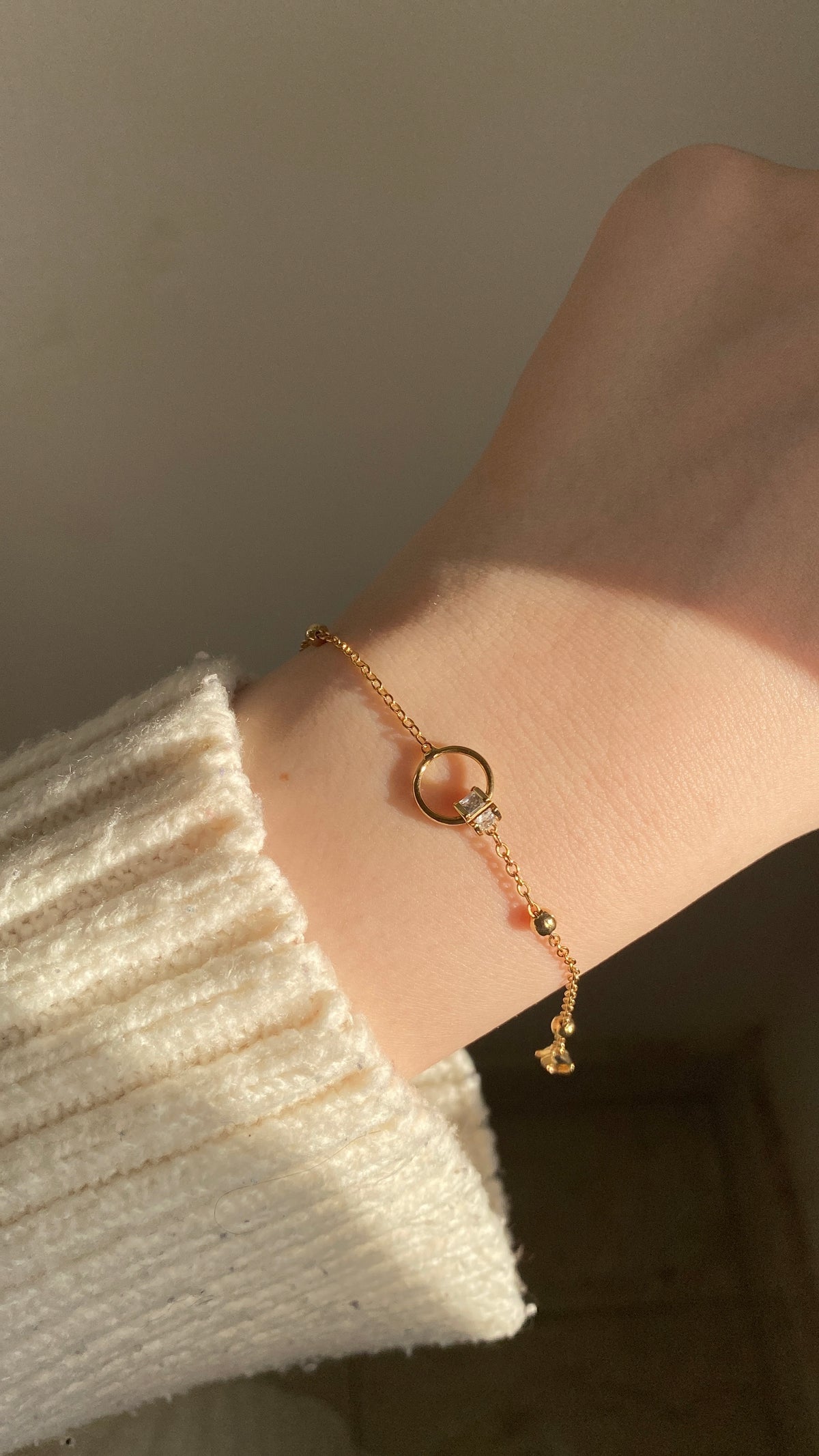 Hollow circle bracelet