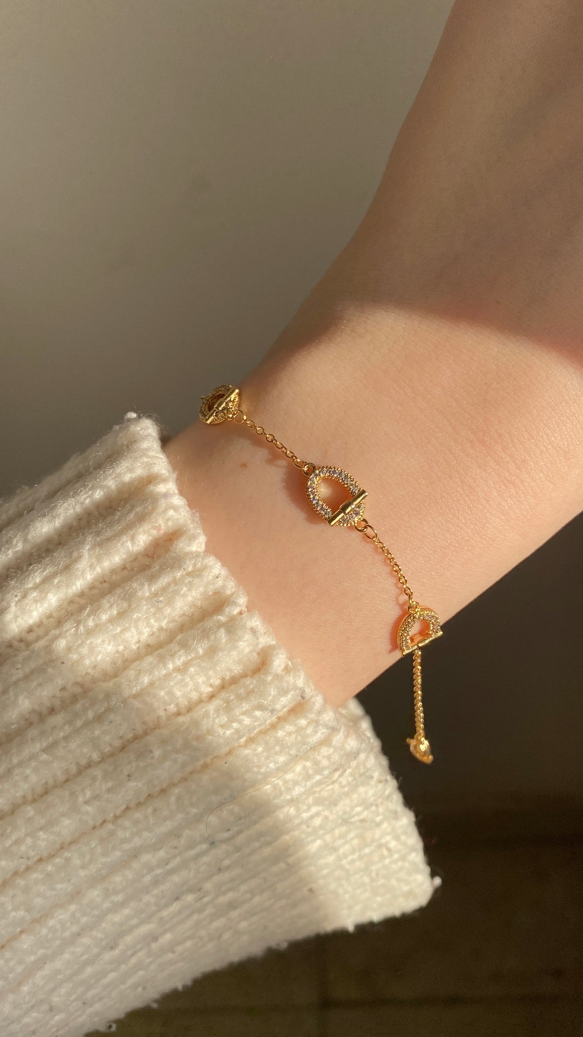 Shiny bracelet