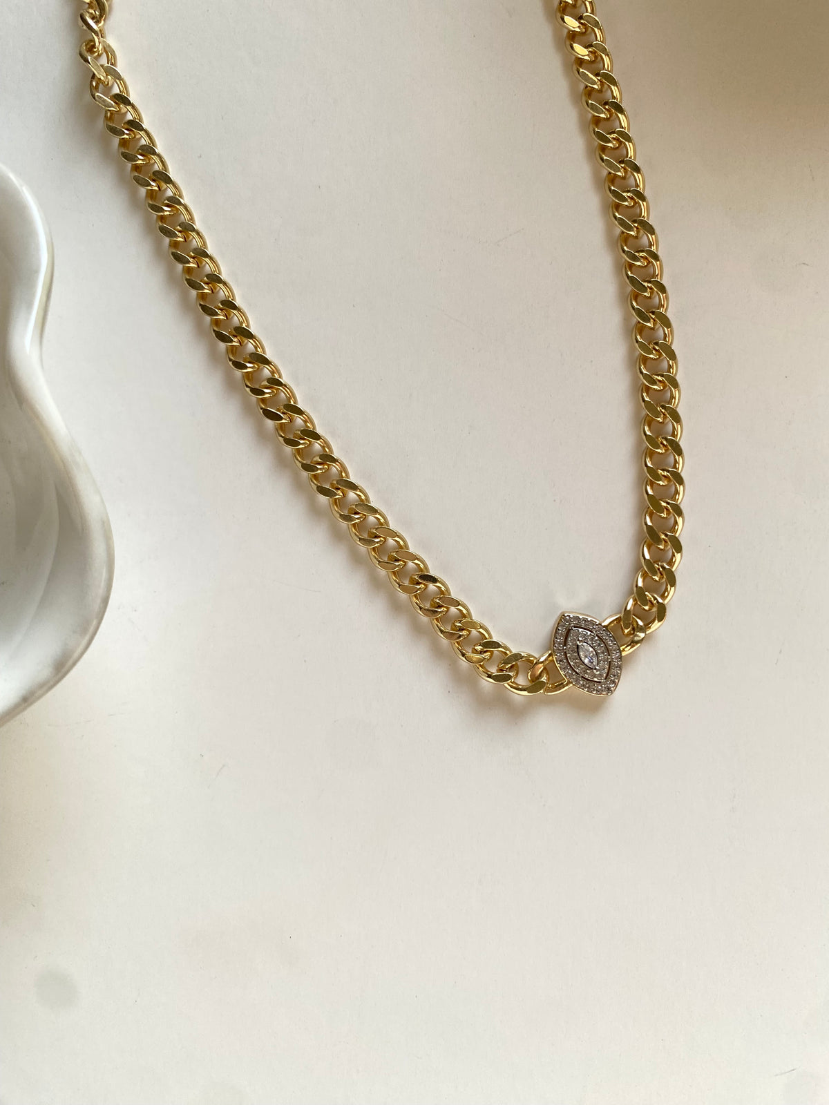Oval stone necklace
