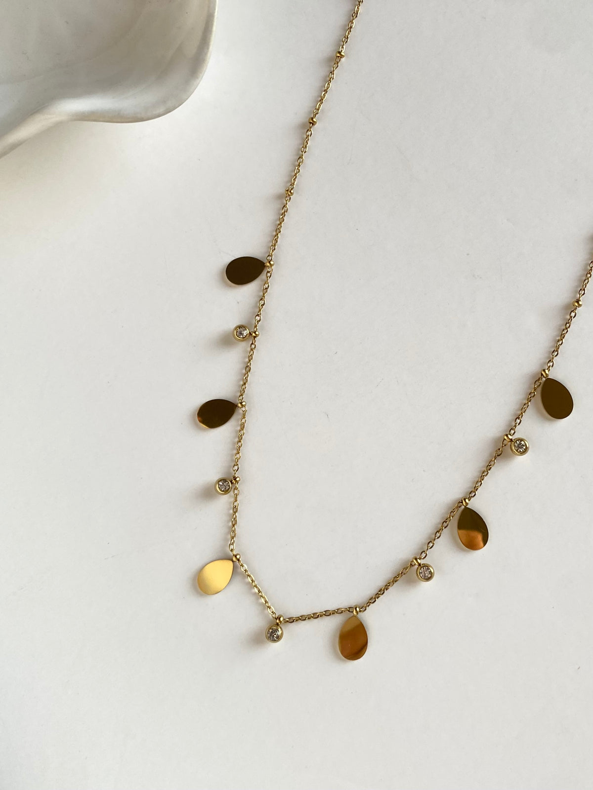 Oval shiny necklace