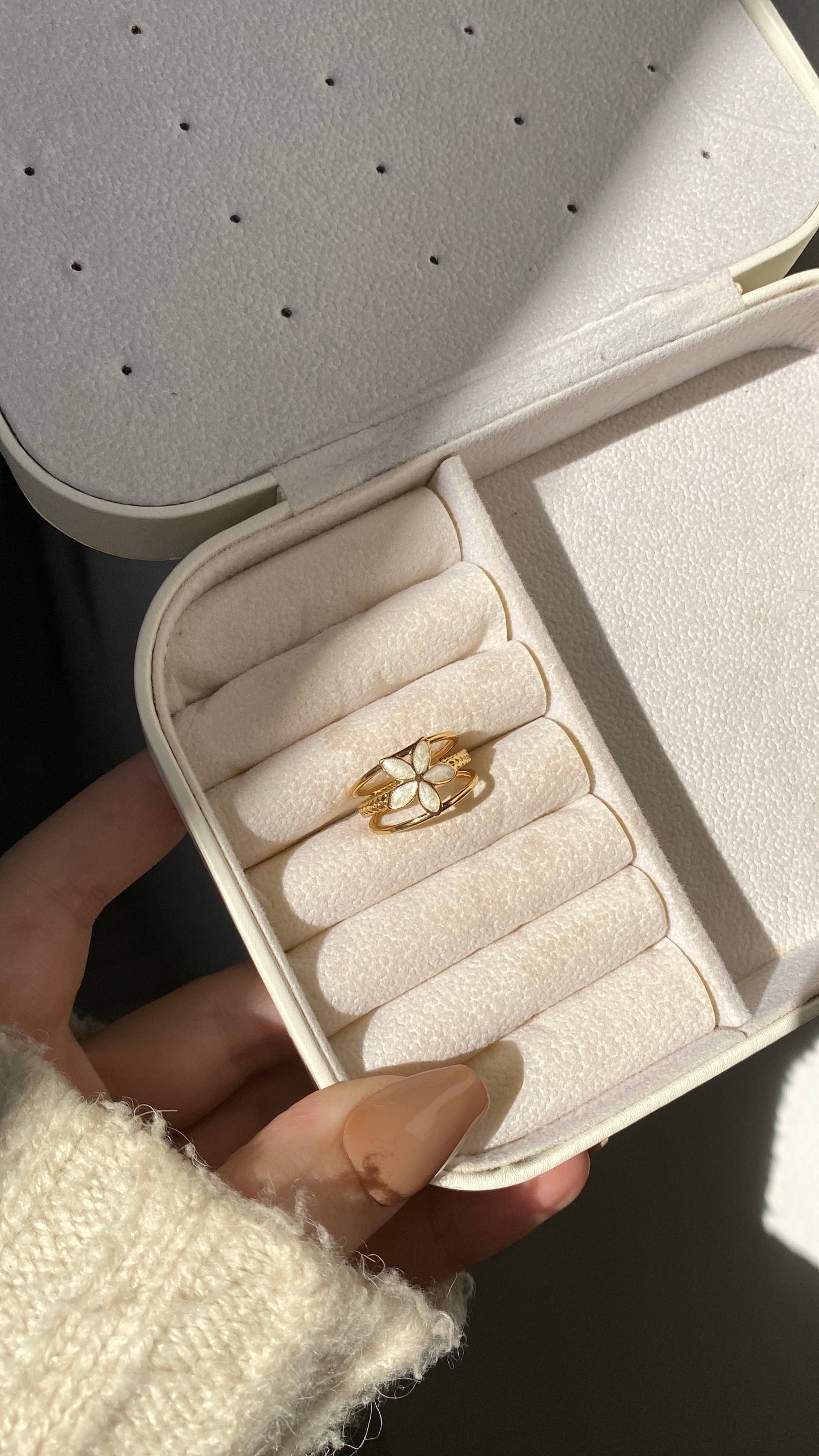 White flower ring