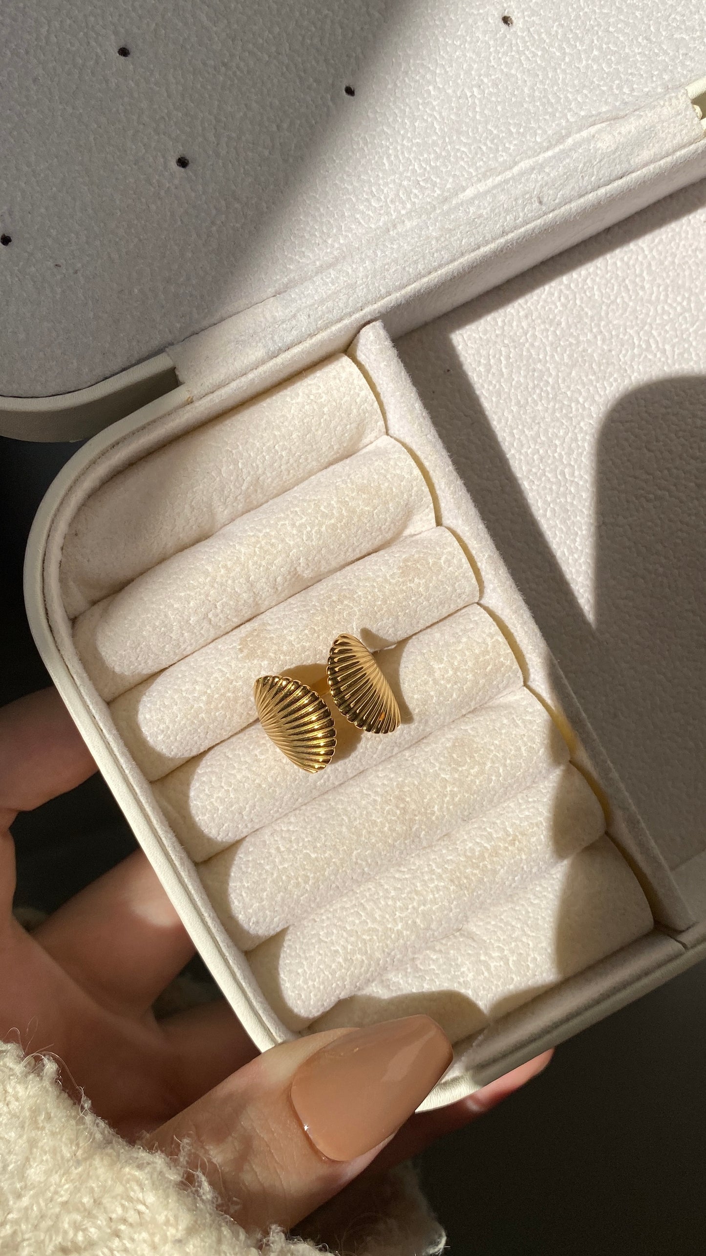 Seashell ring