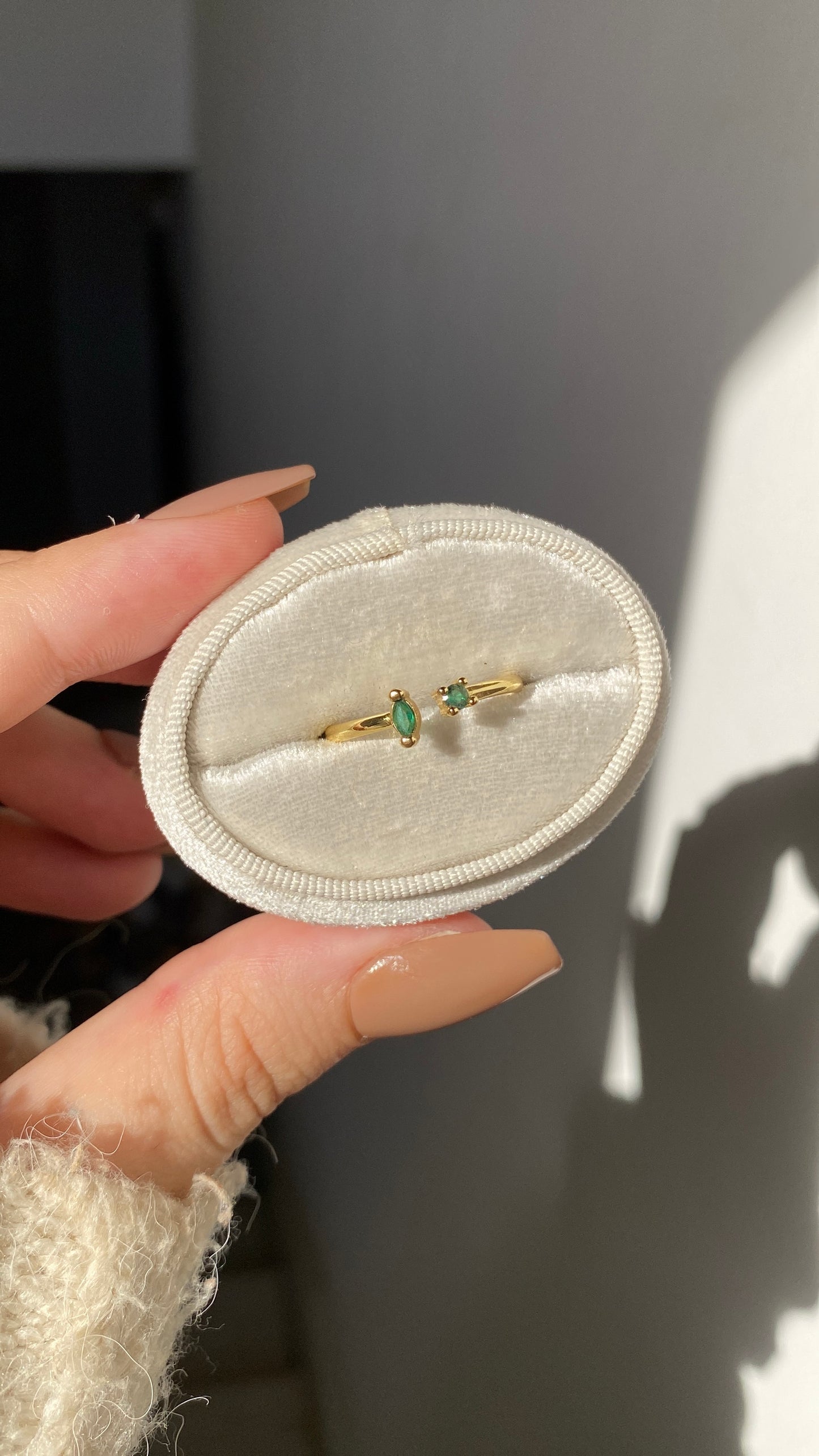 Emerald stones ring