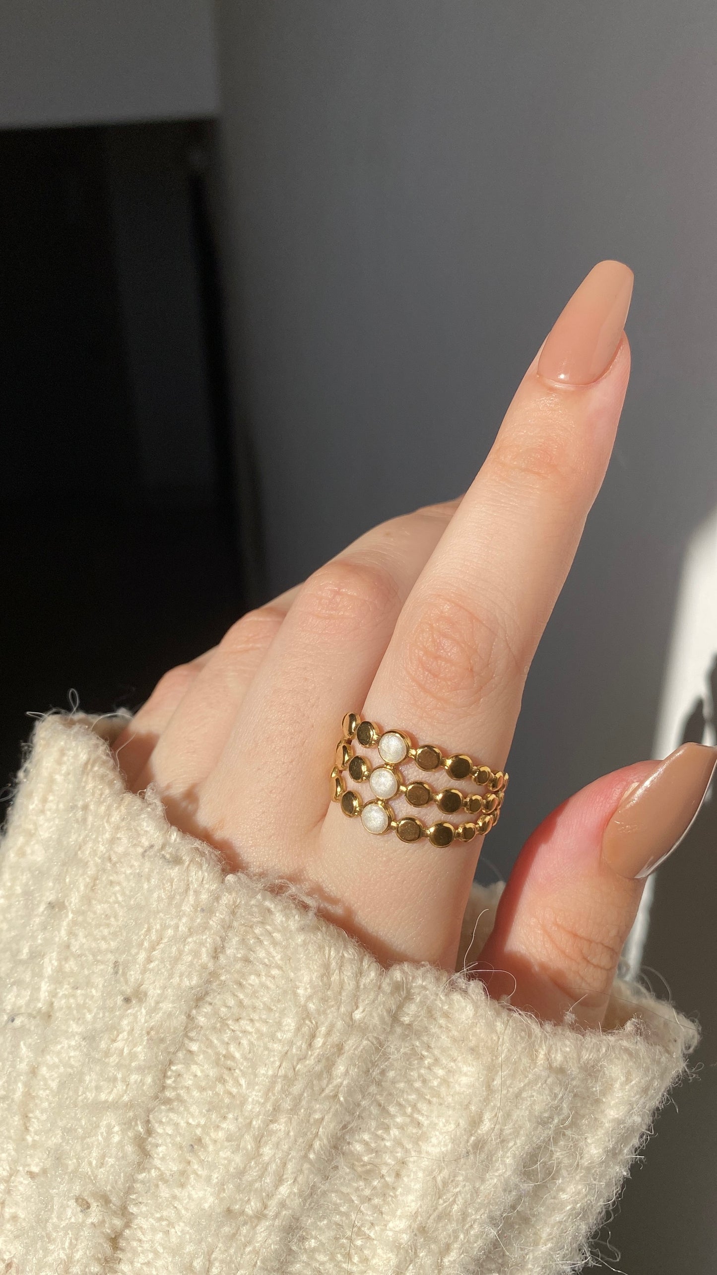 Three dots ring