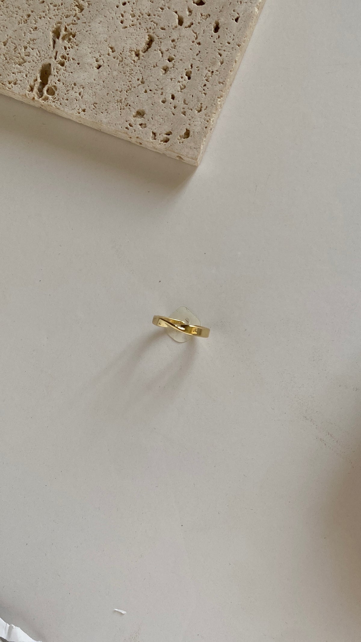 Slim twisted ring