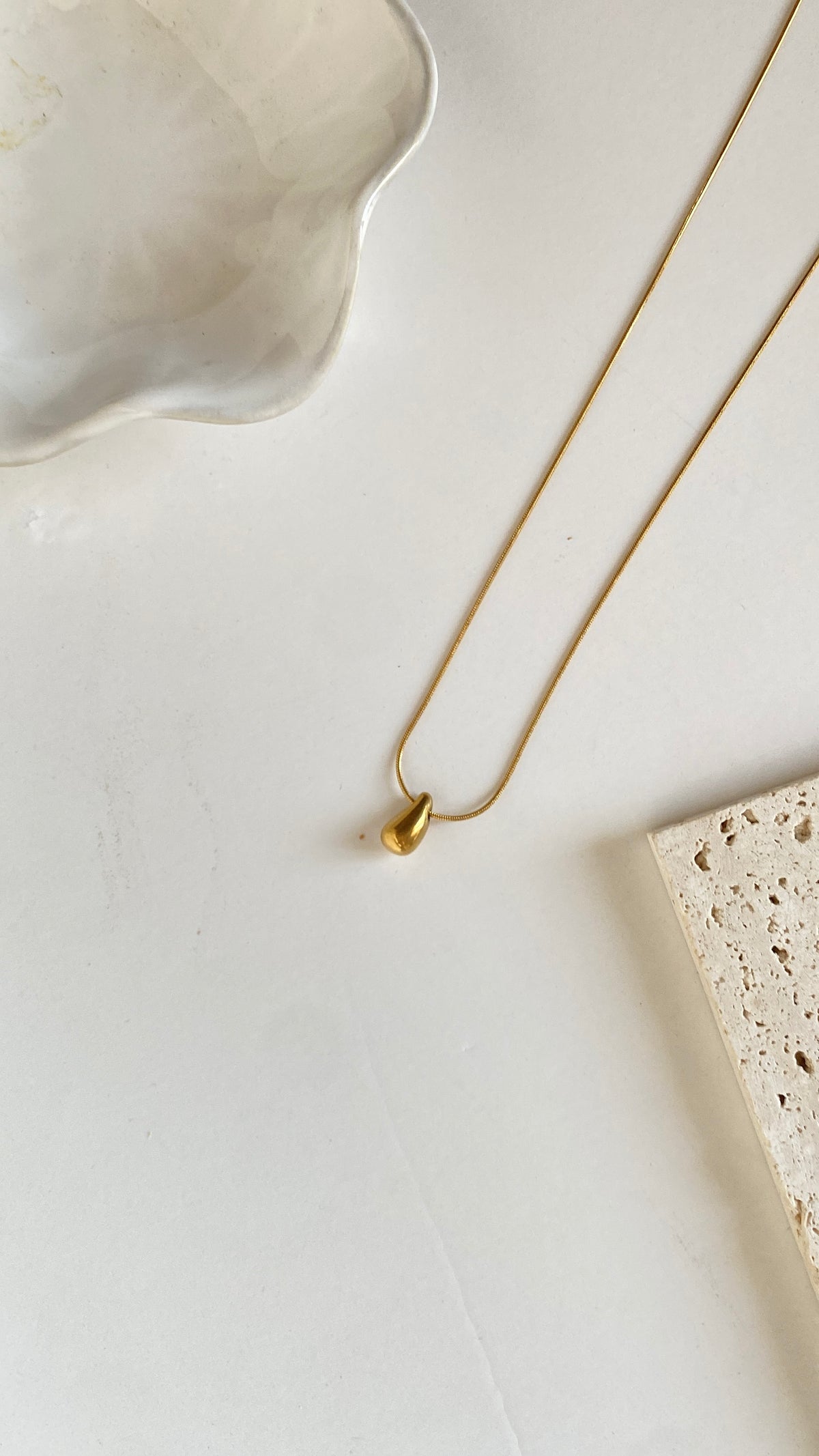 Slim dome necklace