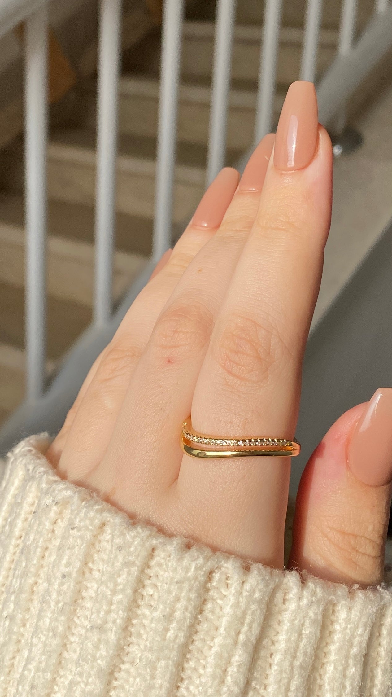 Minimalistic ring