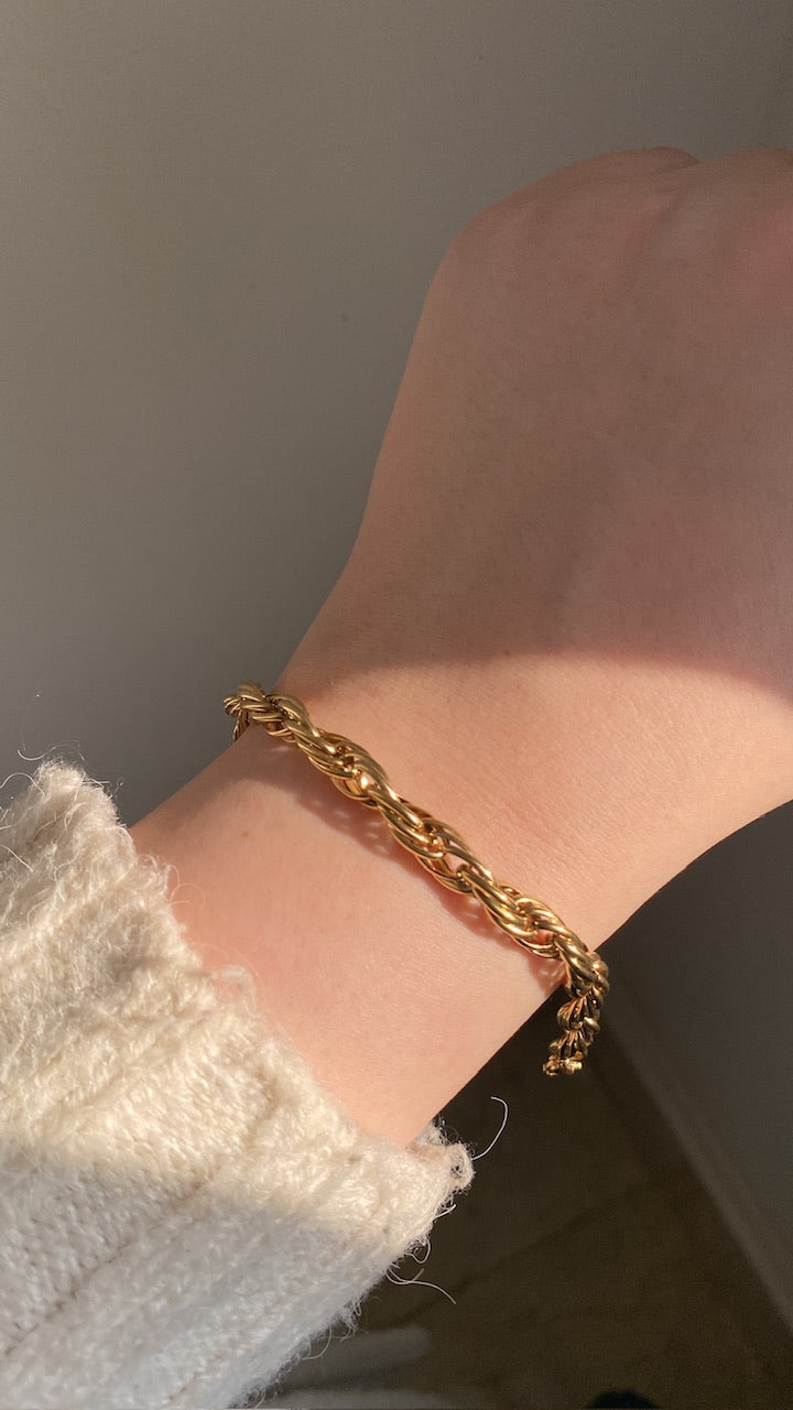 Twisted braclet