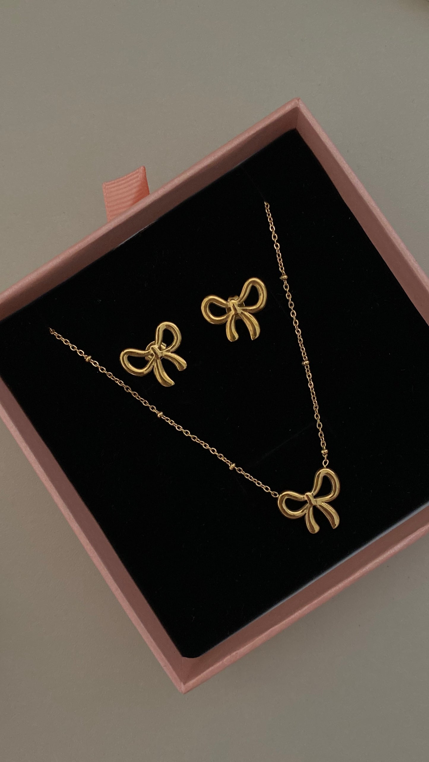 Bow necklace and earrings