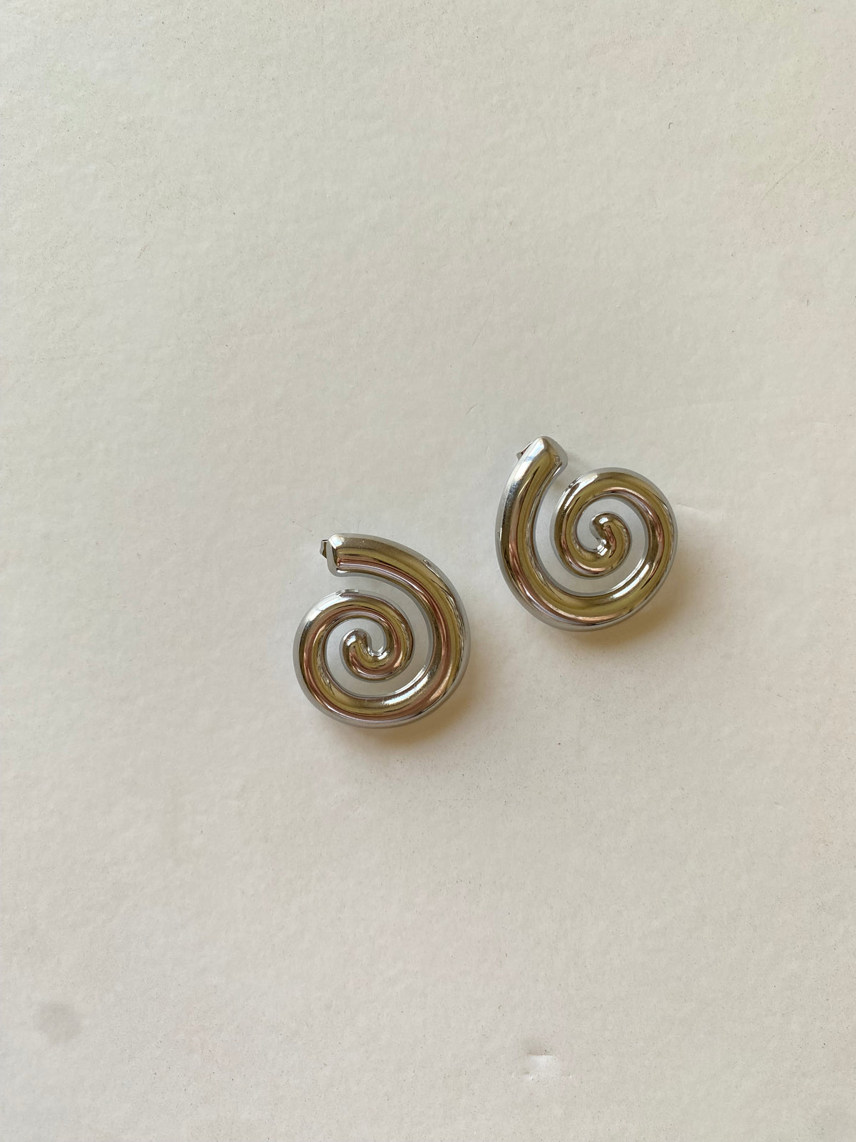Round earrings