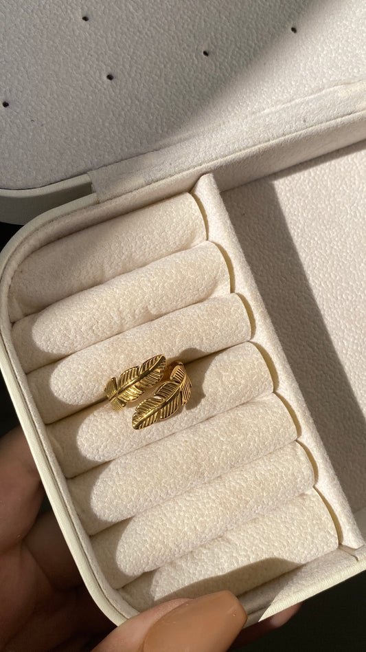 Thick leaf ring