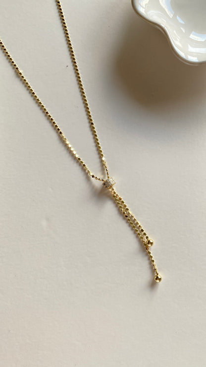 Chandlier’s necklace