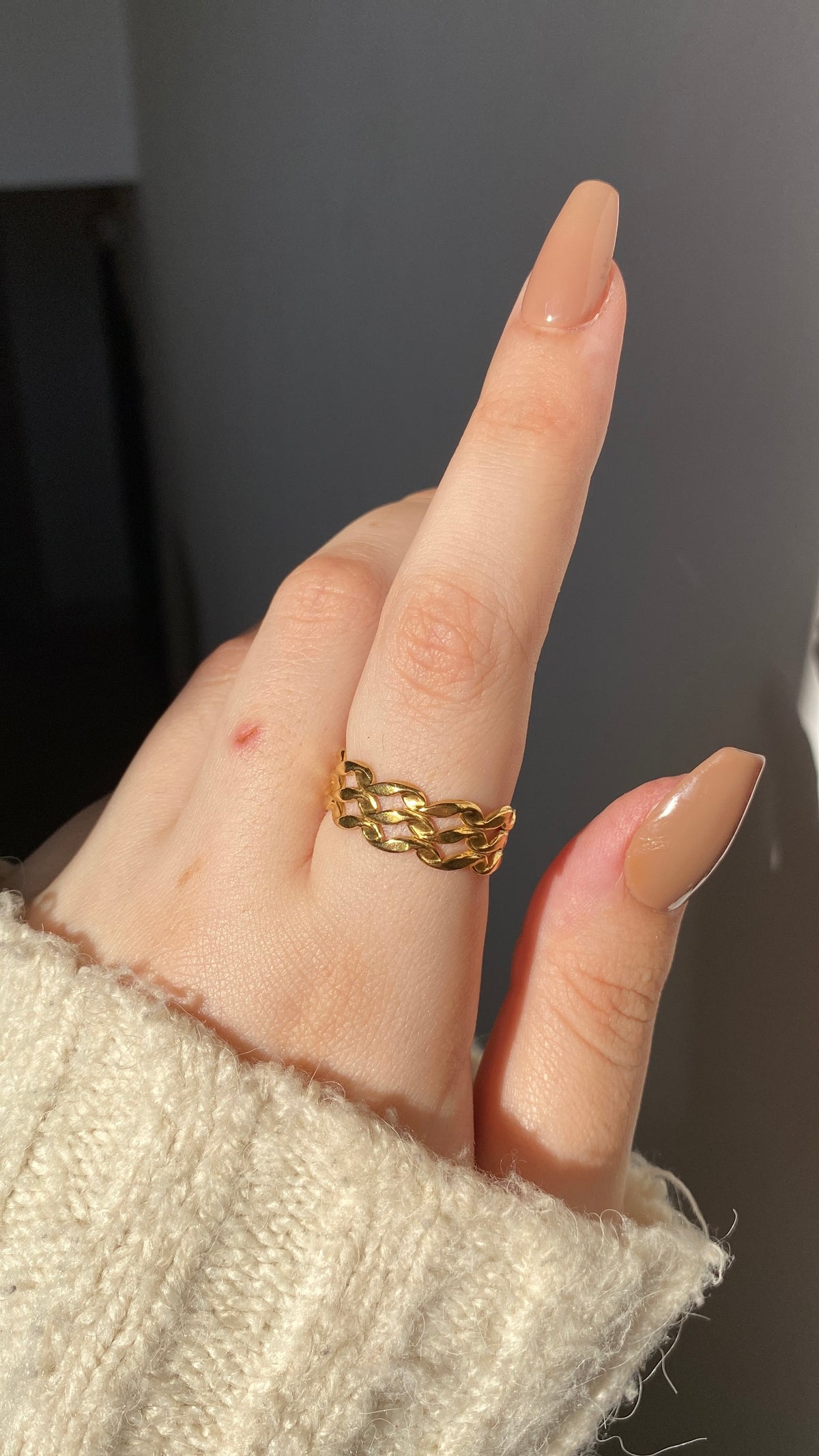 Twisted ring