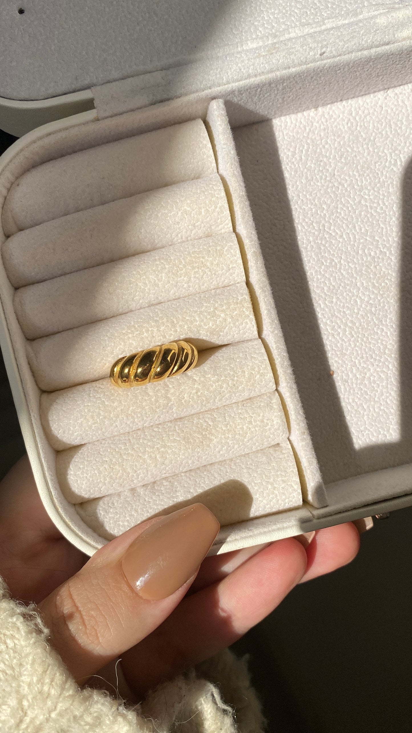 Croissant ring