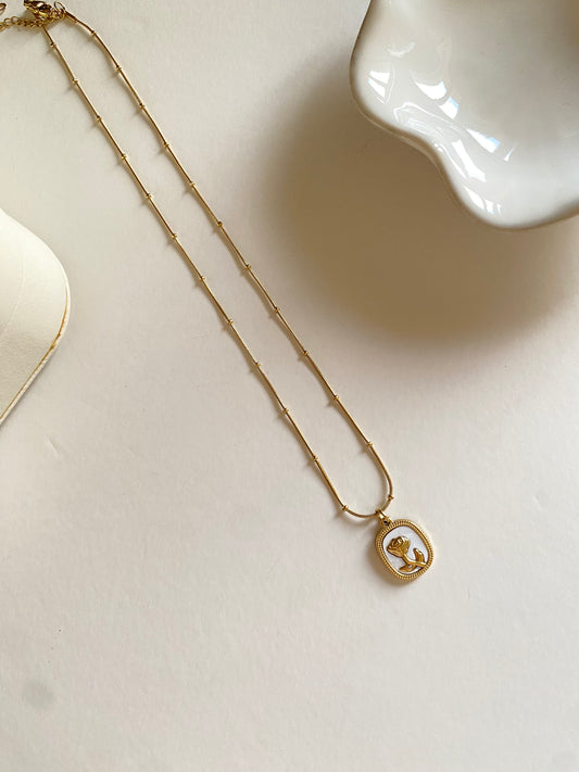 White flower necklace