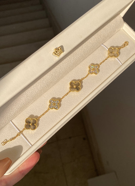 Sparkling vankleef bracelet