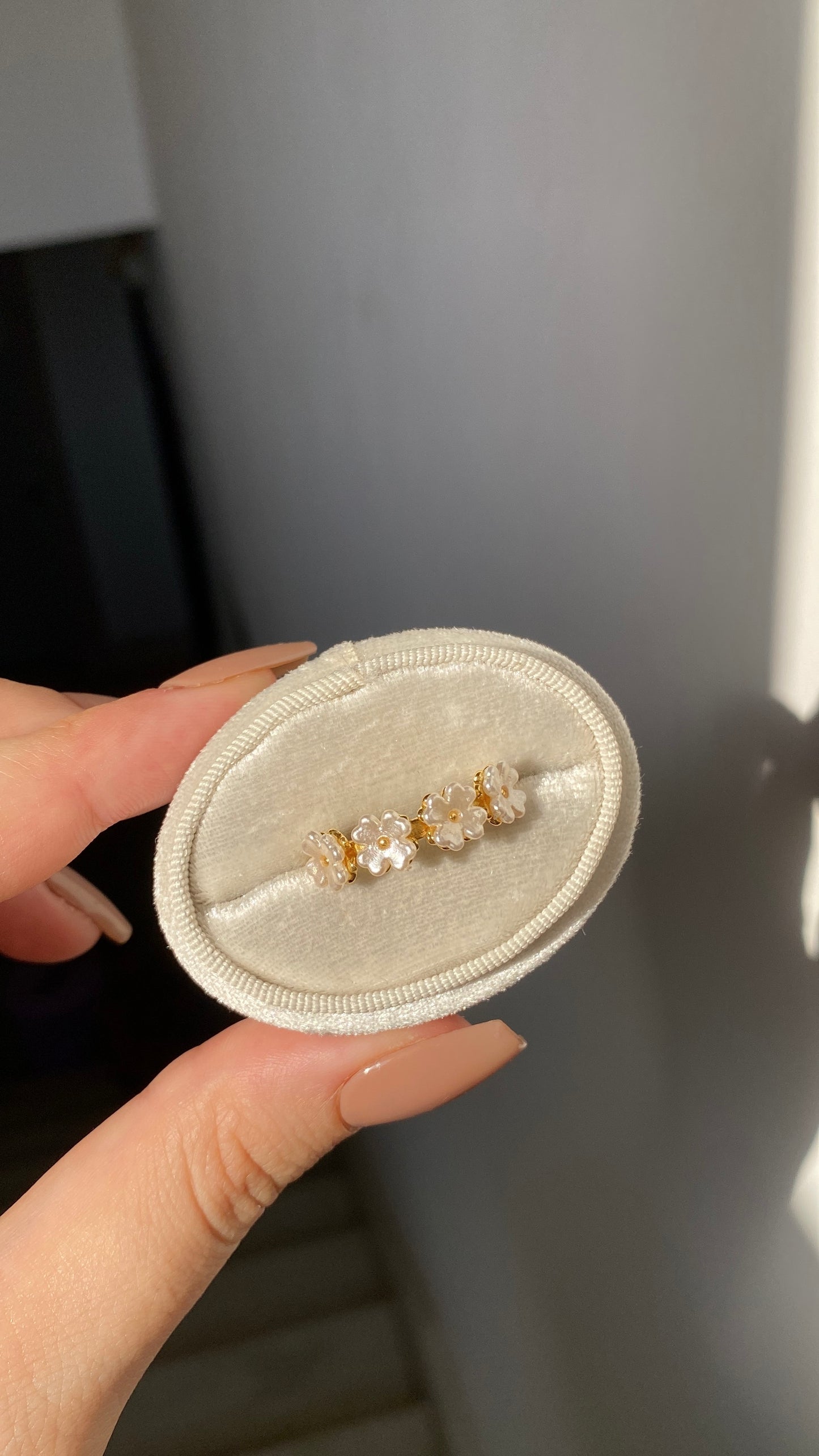 Four flowers ring