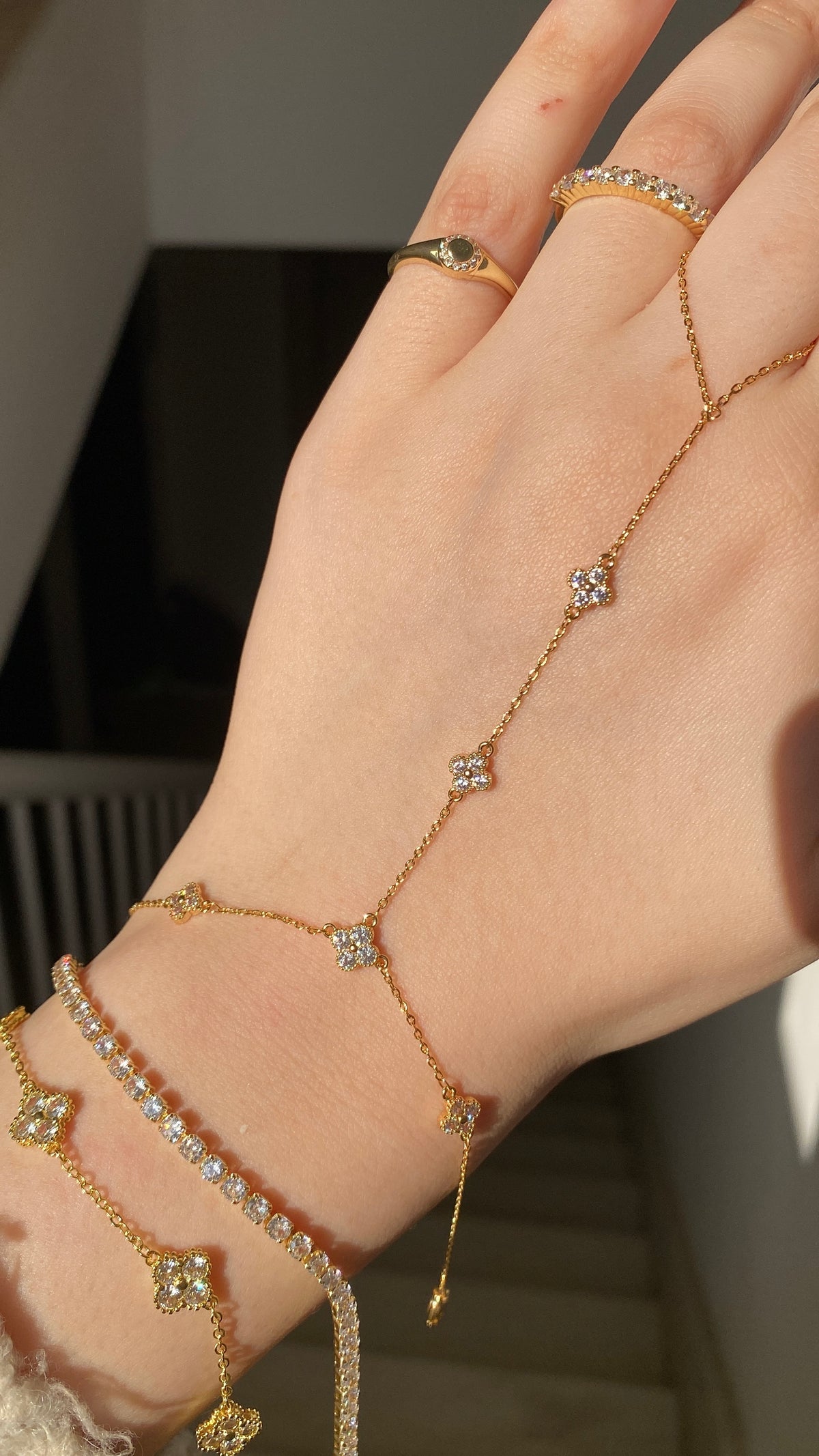 Clear stone vancleef stacking