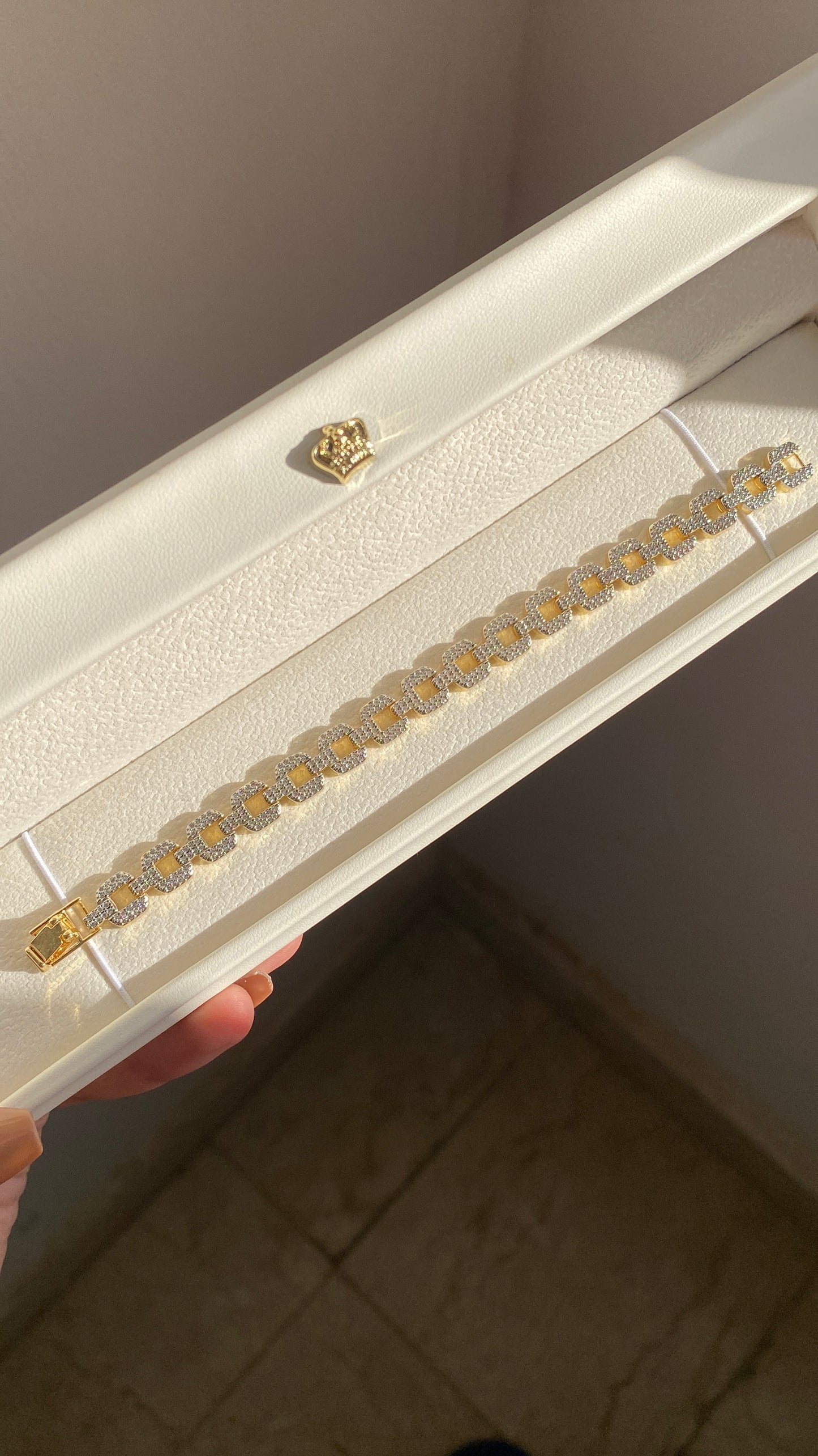 Icy chain bracelet