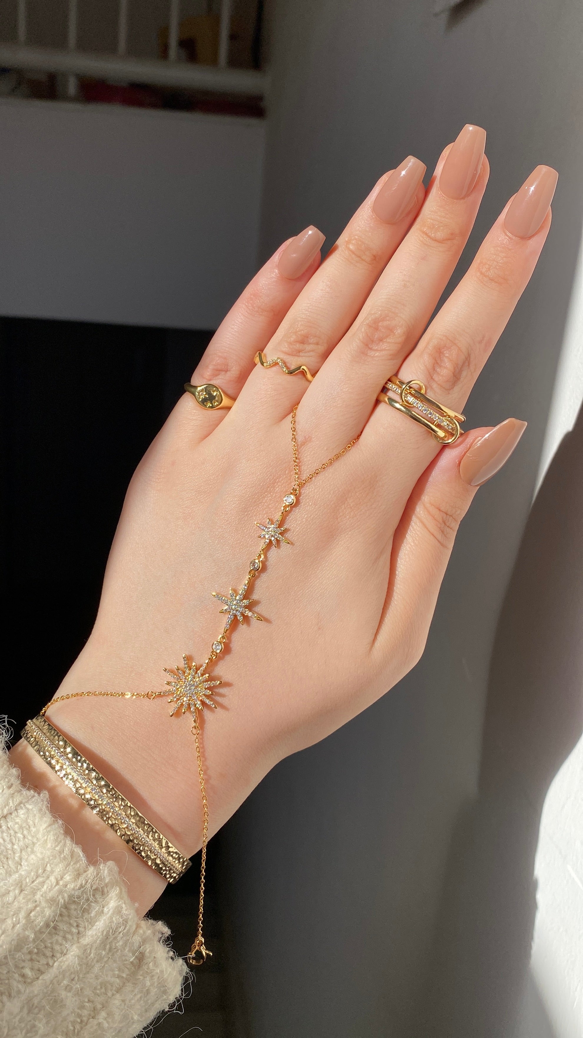 Three stars stacking