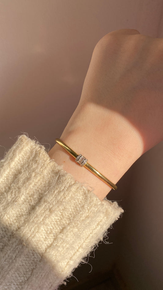 Single stone bangle