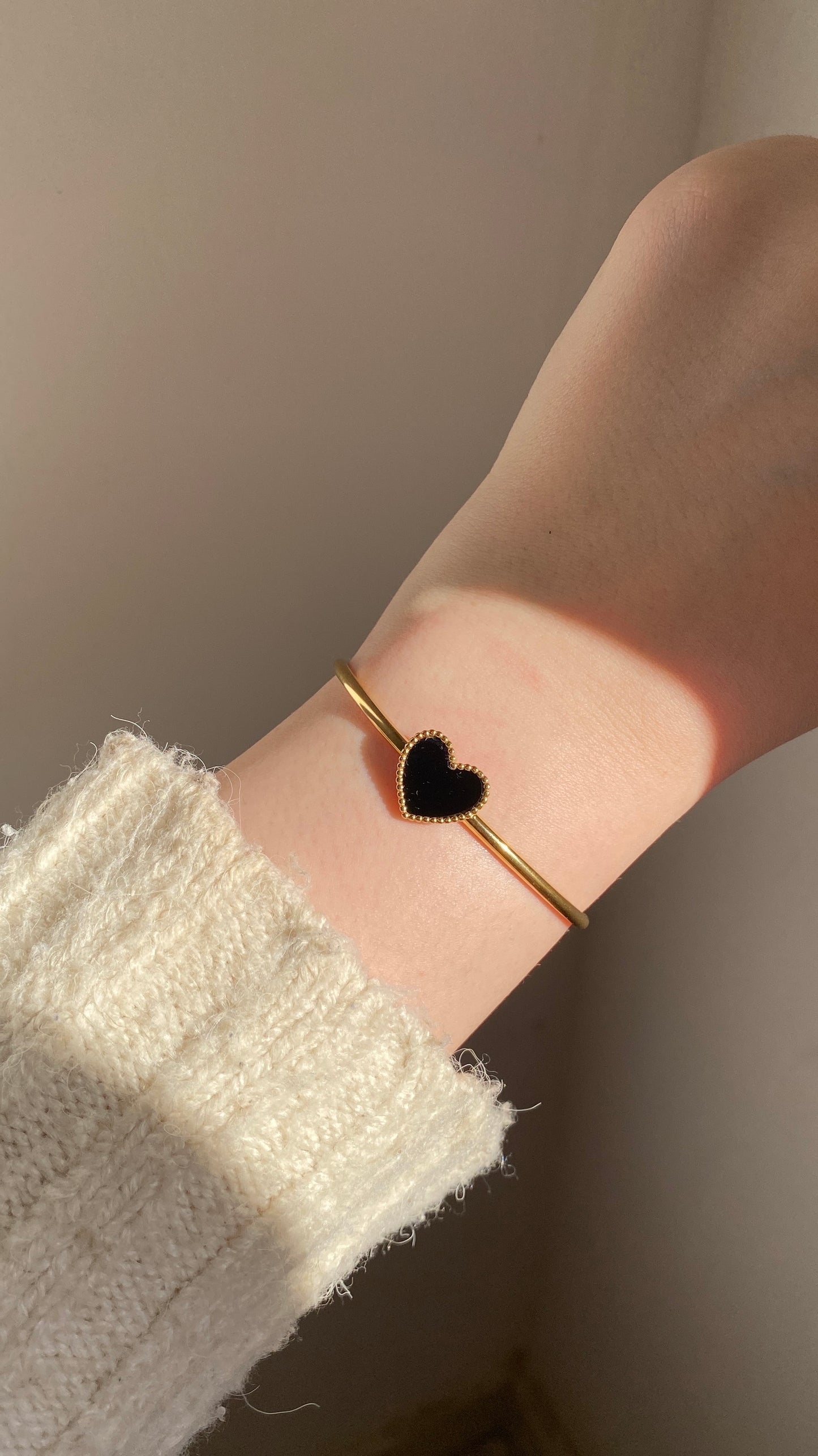 Black heart bangle