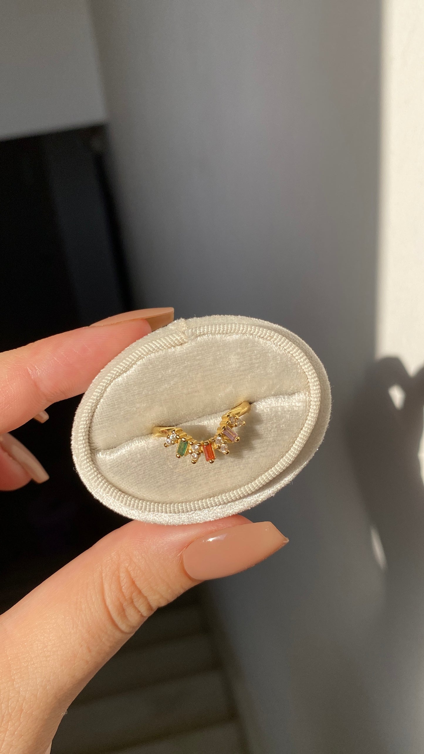 Coloured crown ring