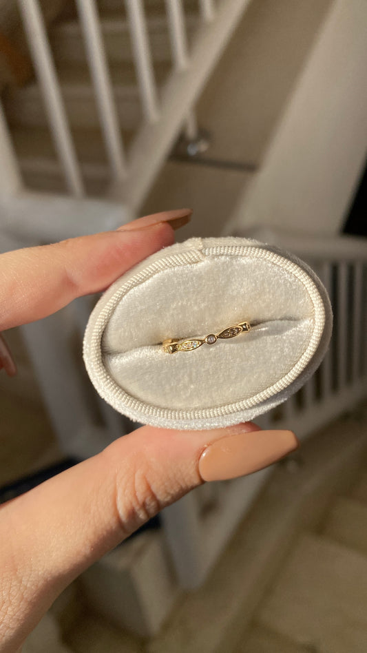 Hybrid stones ring