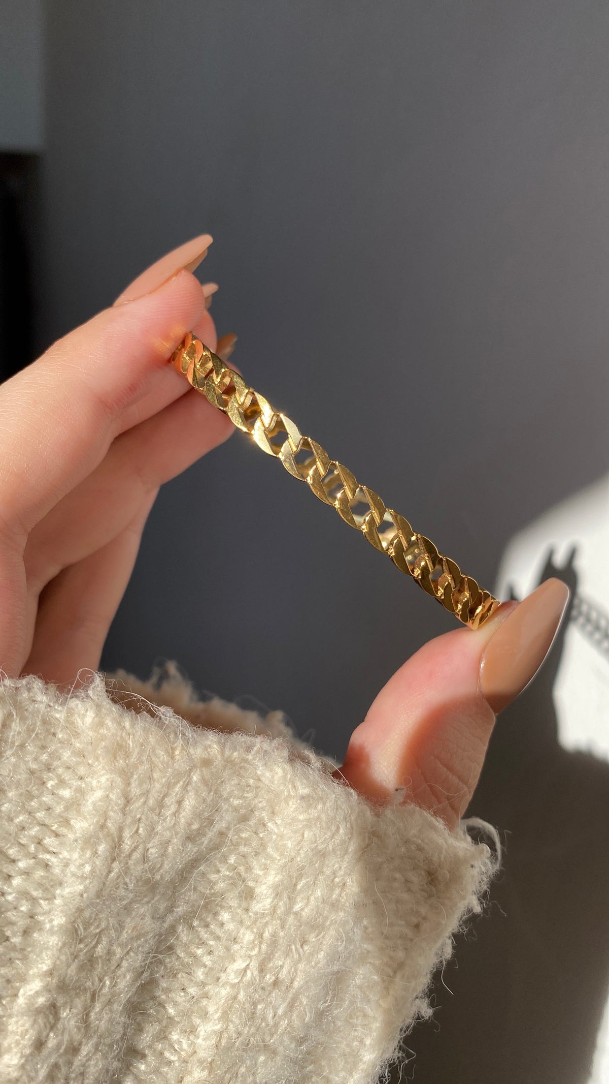Wide chain bangle