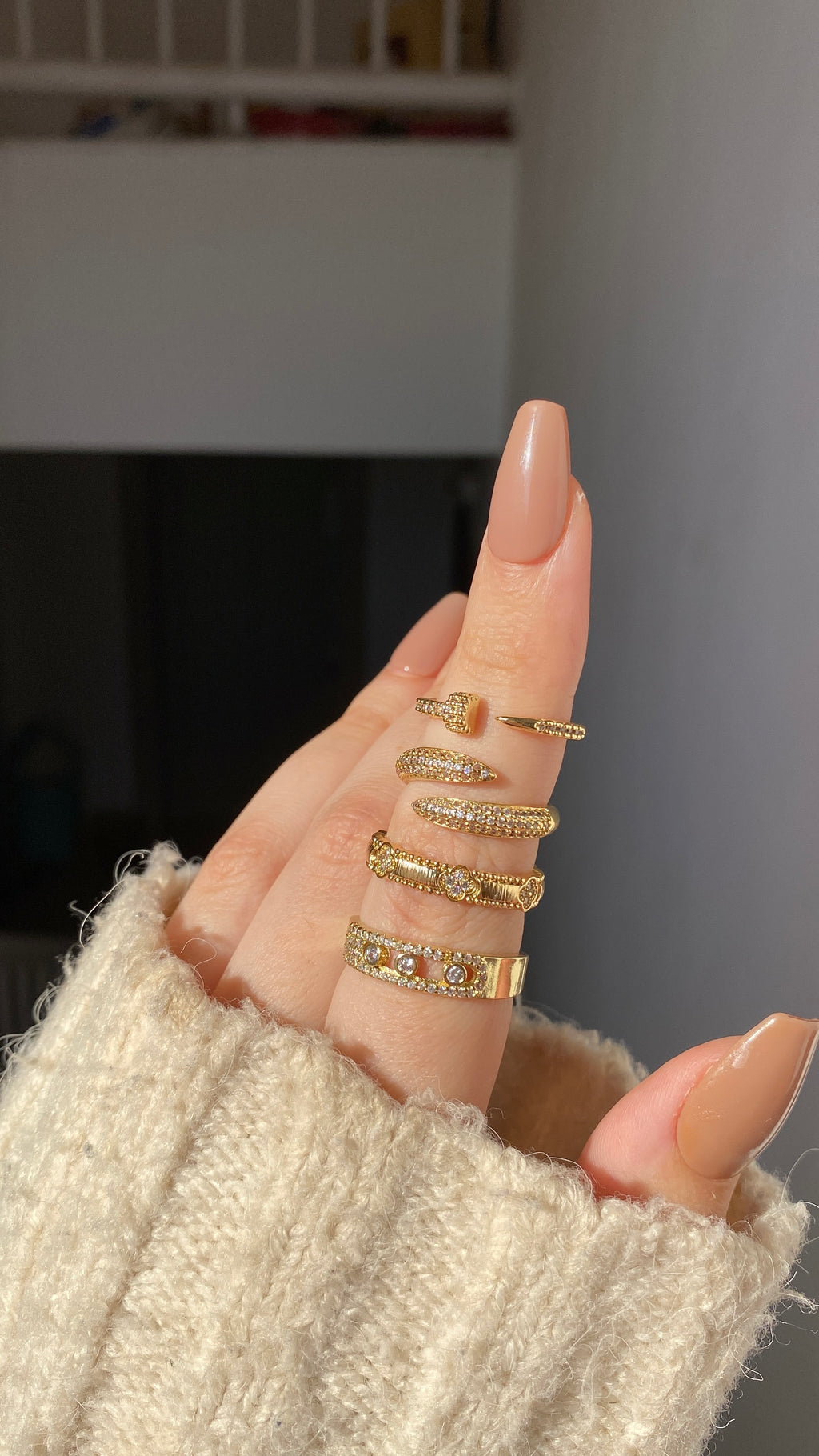 Nail and move rings