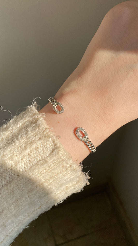 Hollow bangle
