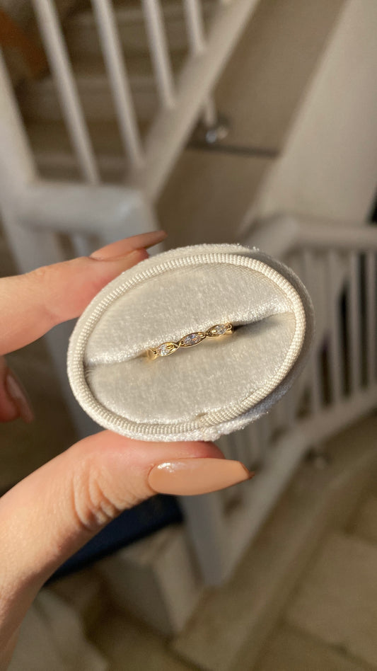 Triple oval ring