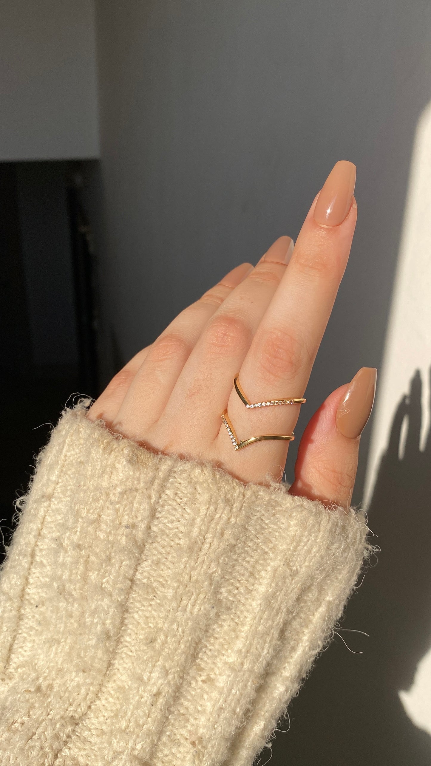 Double V ring