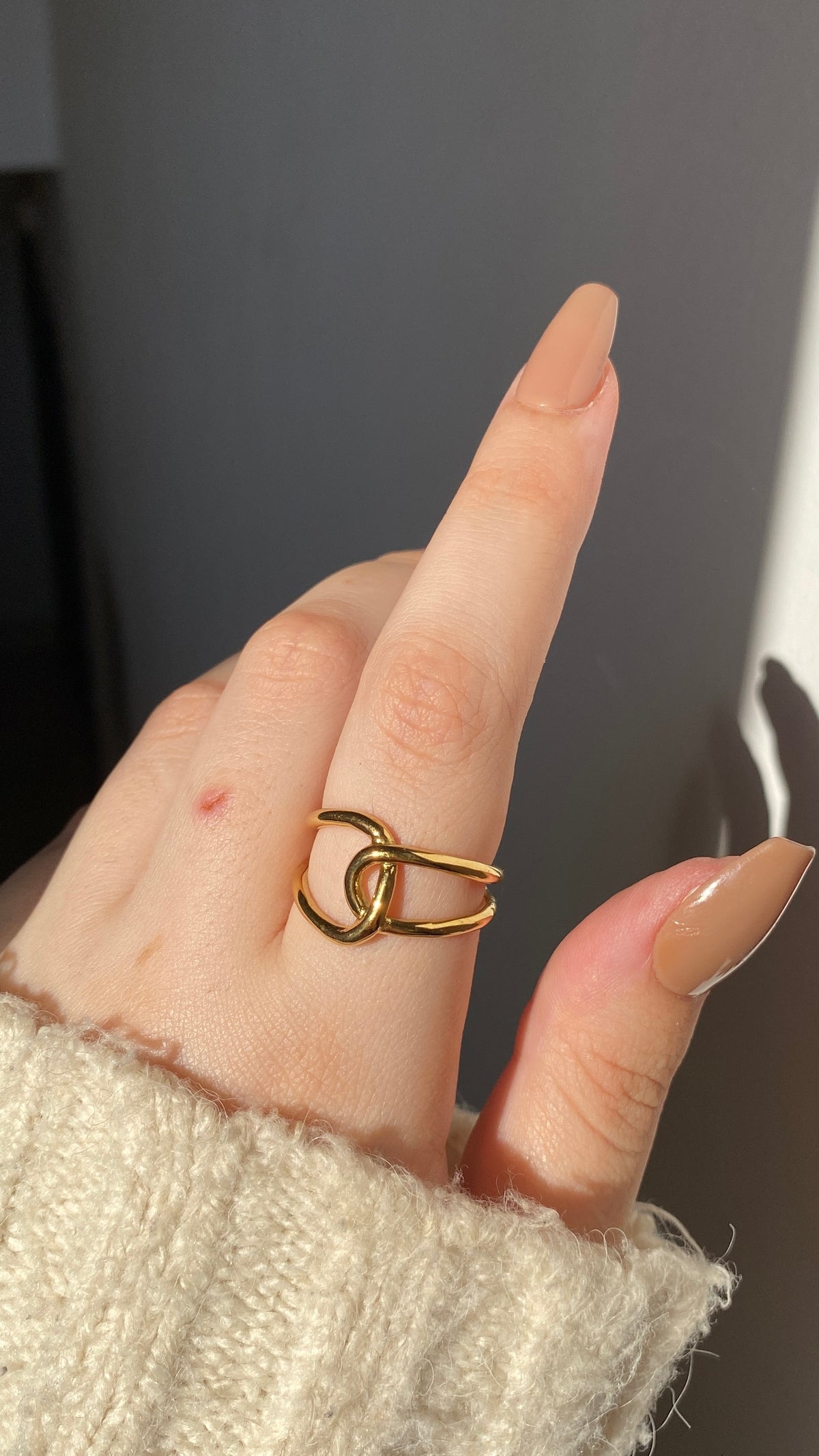 Knot ring