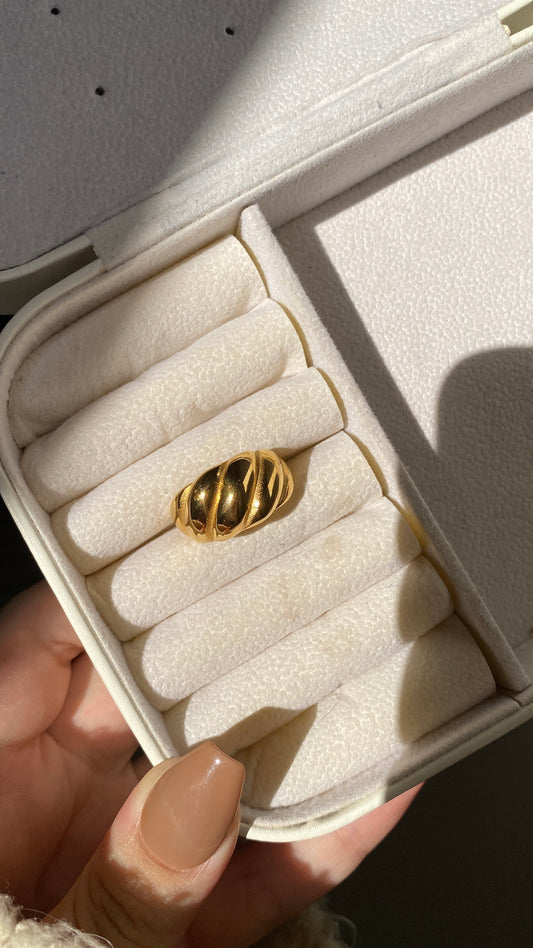 Crossiant ring
