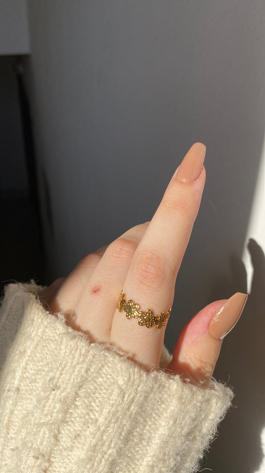 Tiny flowers ring
