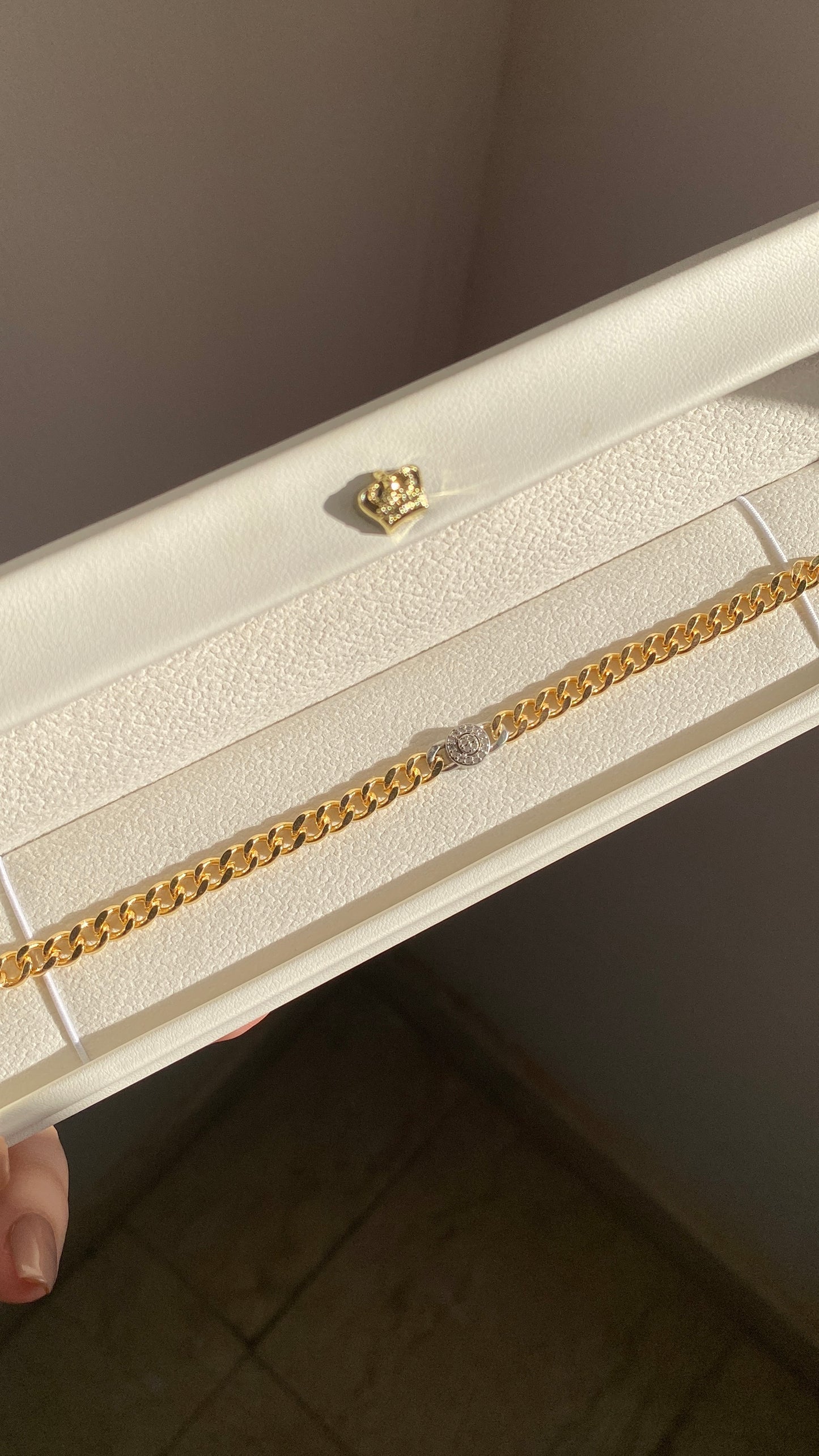Round diamond bracelet