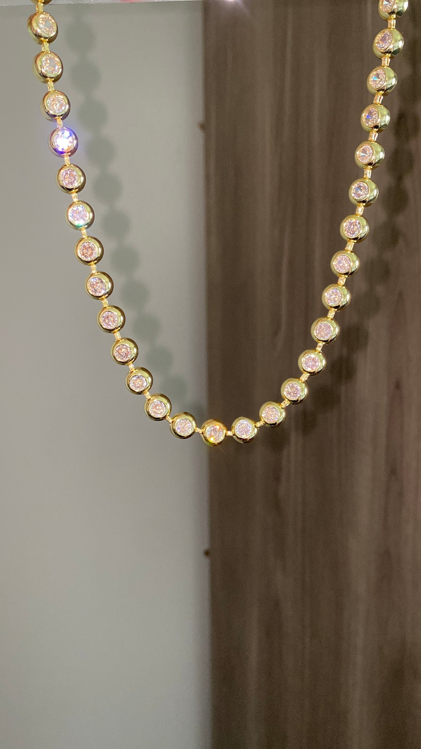 Chunky crystals chocker