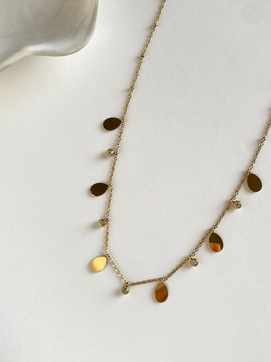 Oval shiny necklace