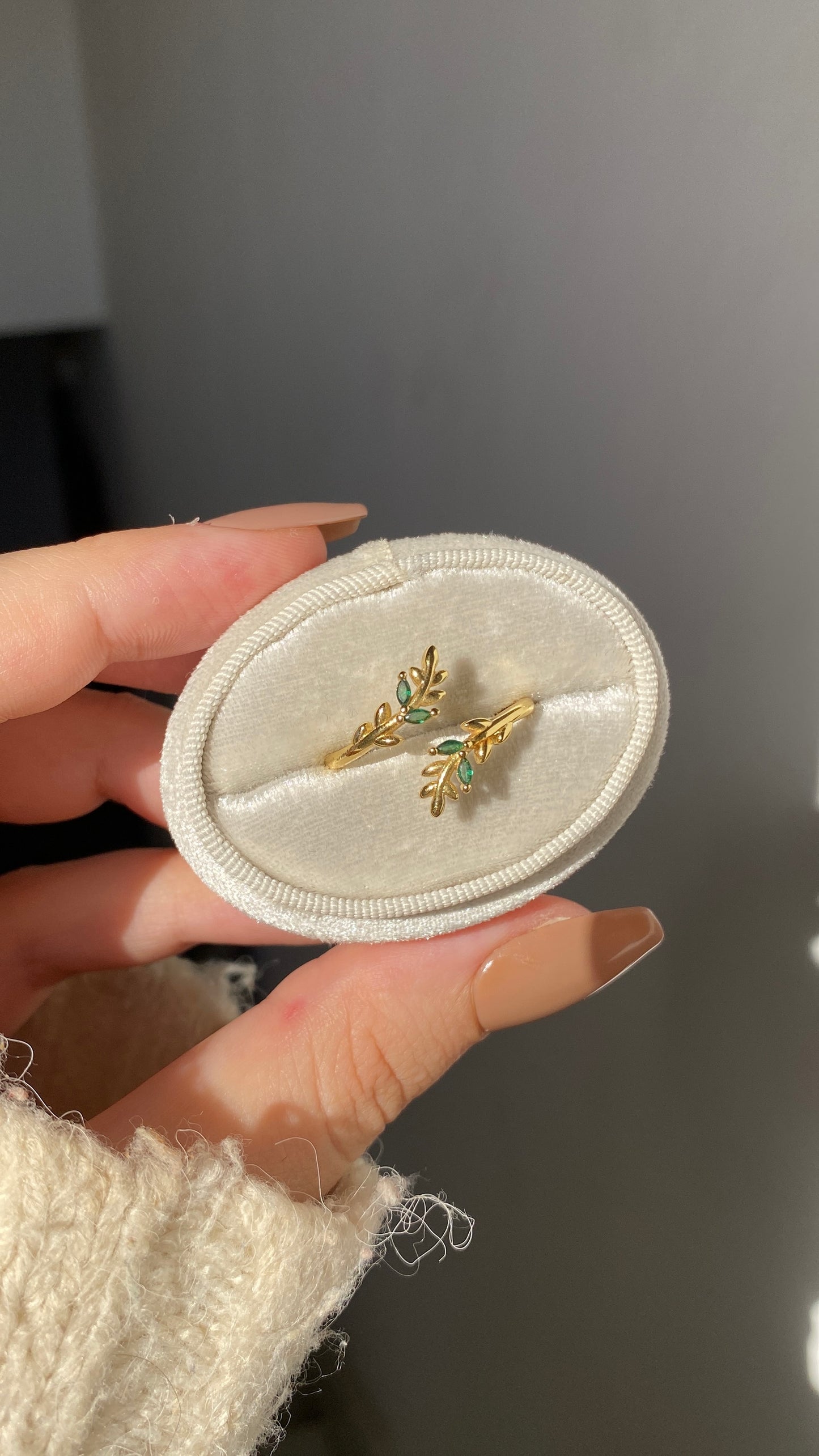 Green leaf ring