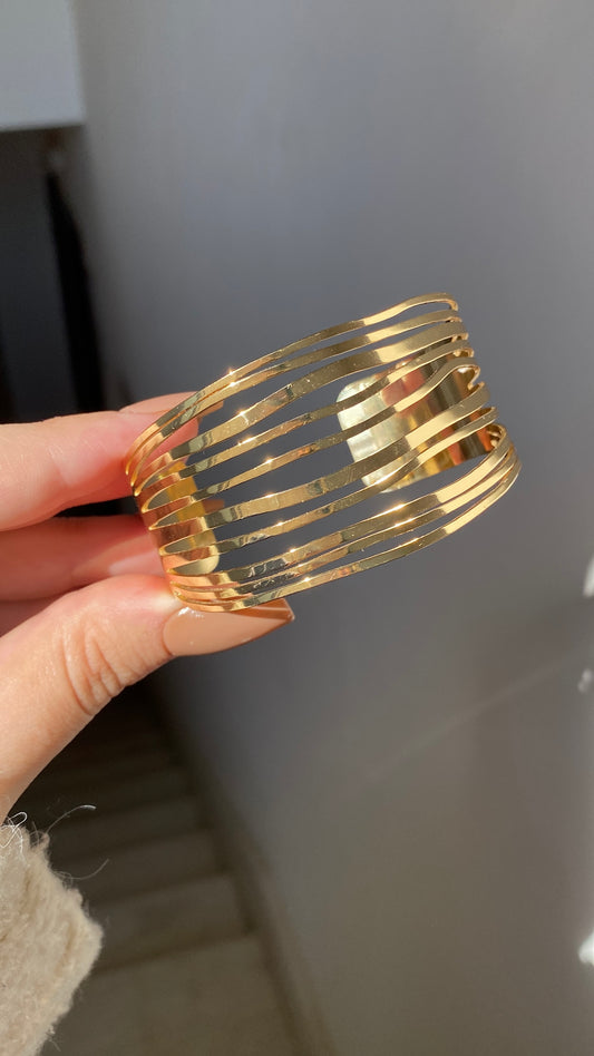 Thin layers bangle