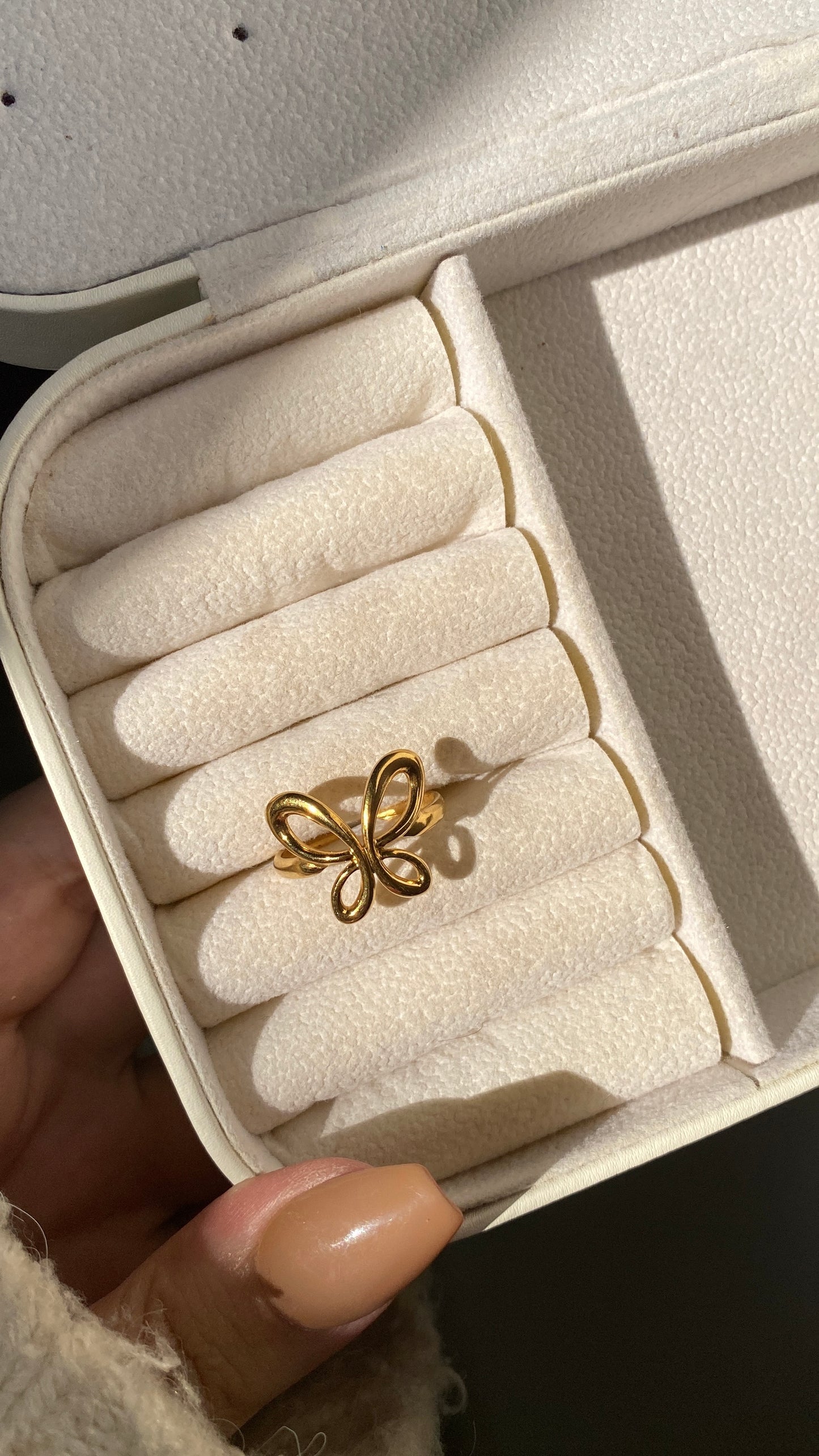 Butterfly ring