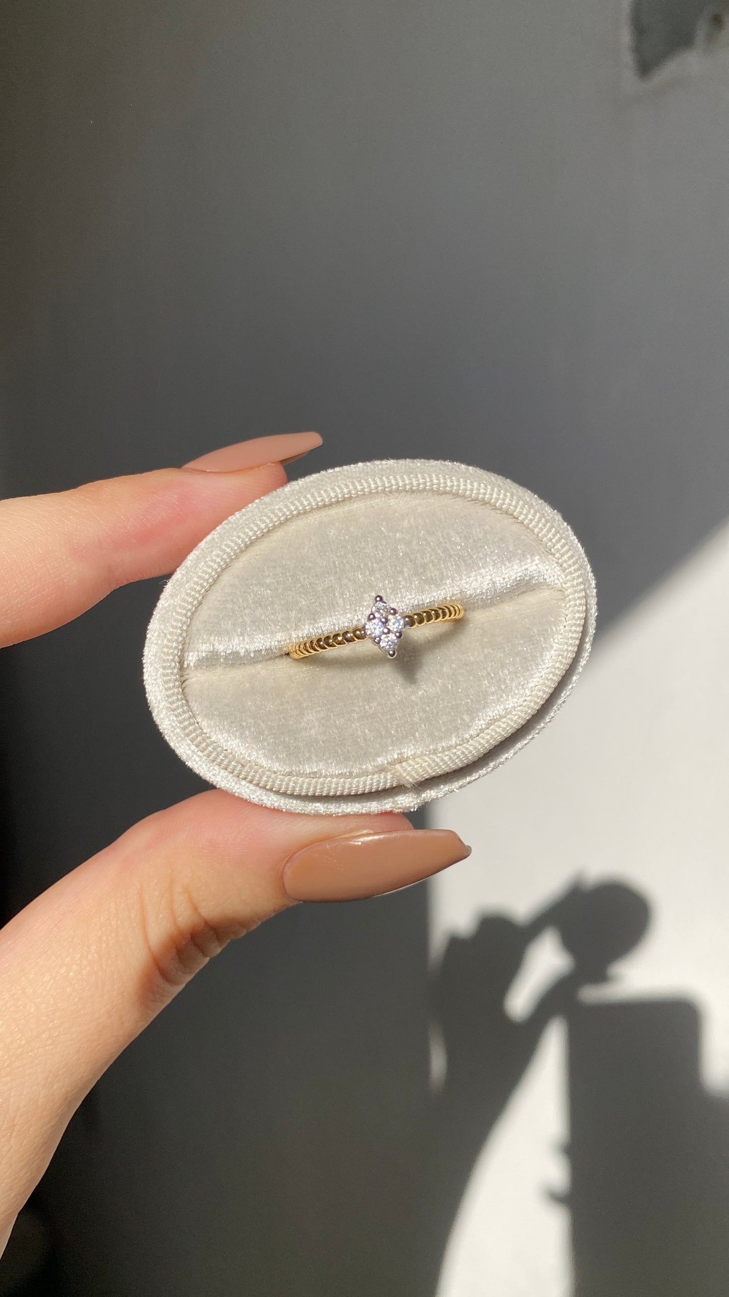 Slim rhomboid ring
