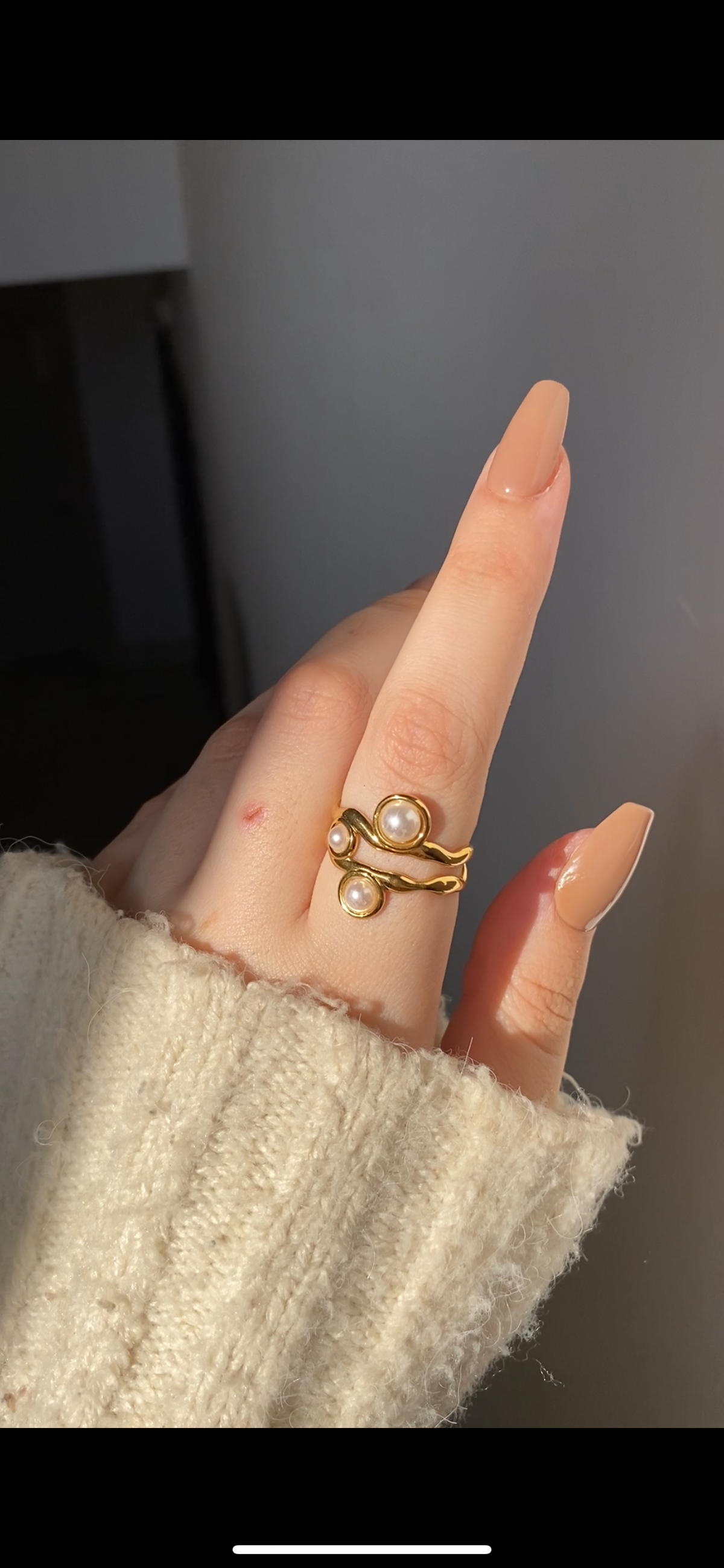 Zigzag pearly ring