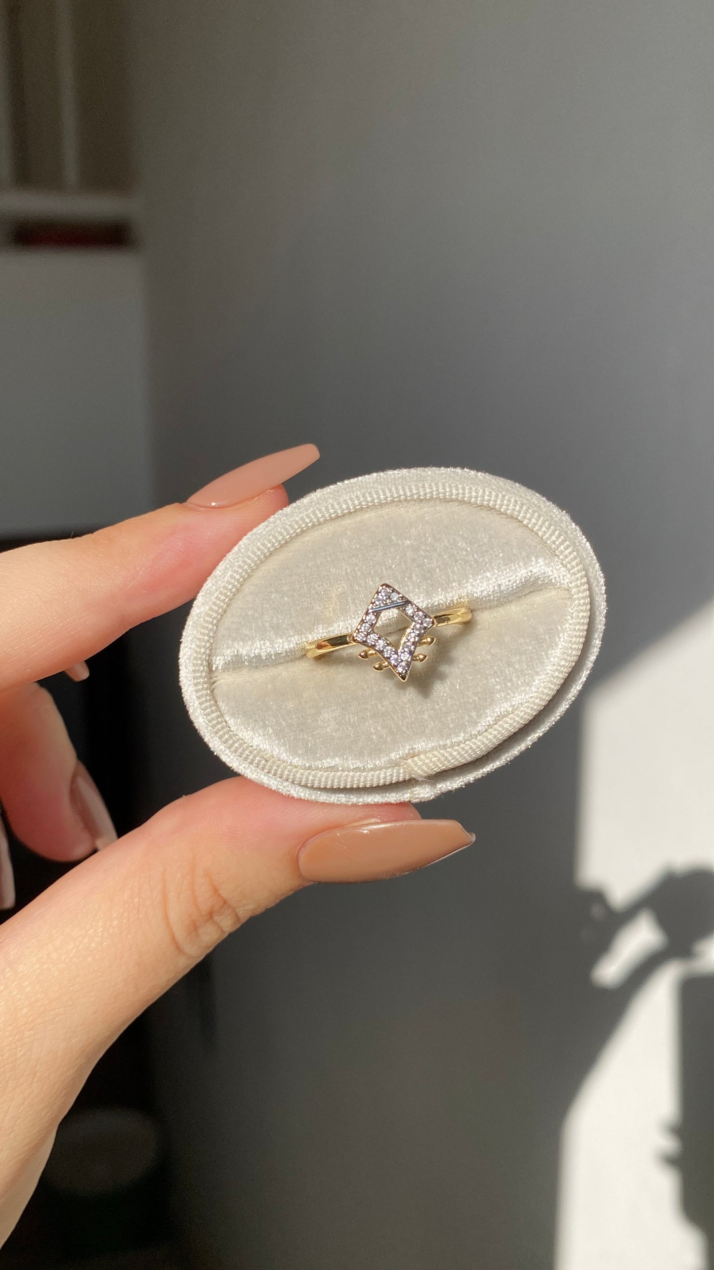 Rhomboid stone ring